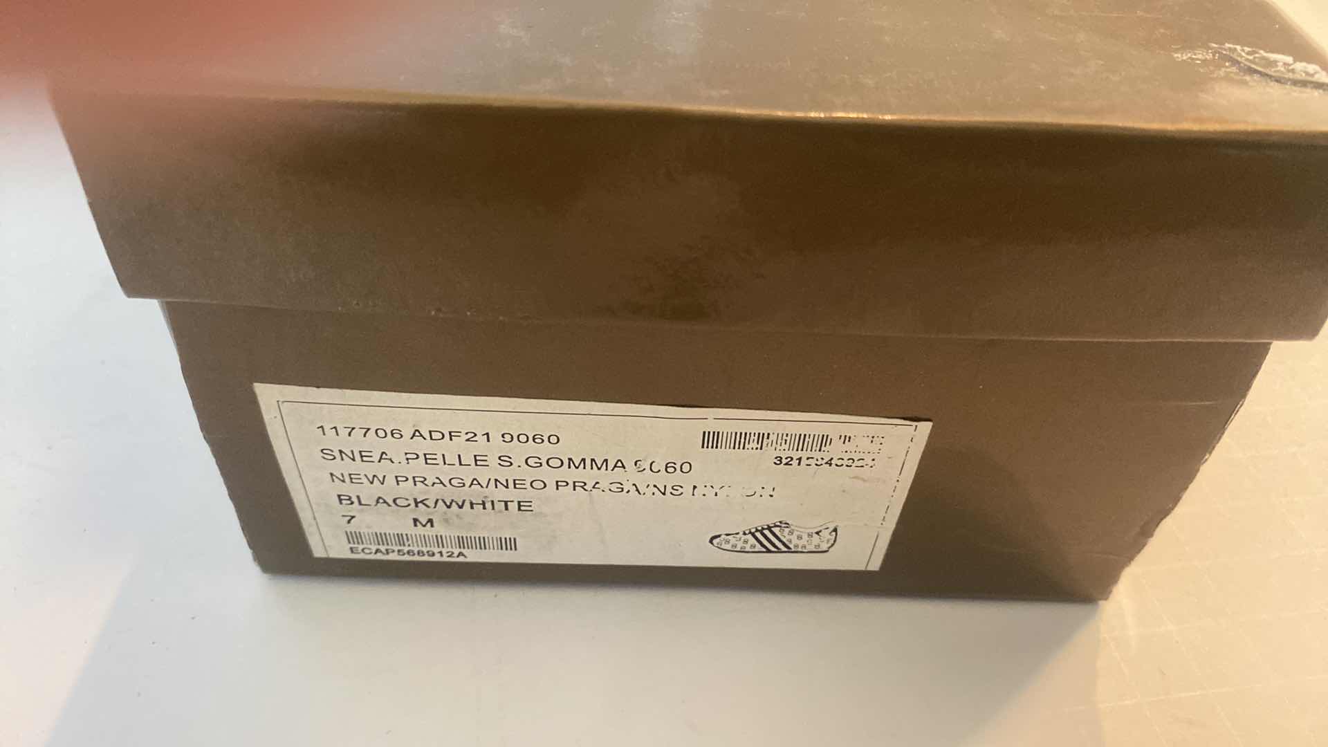 Photo 5 of NIB WOMENS GUCCI  SNEAKERS GRAY & BLACK SIZE 7