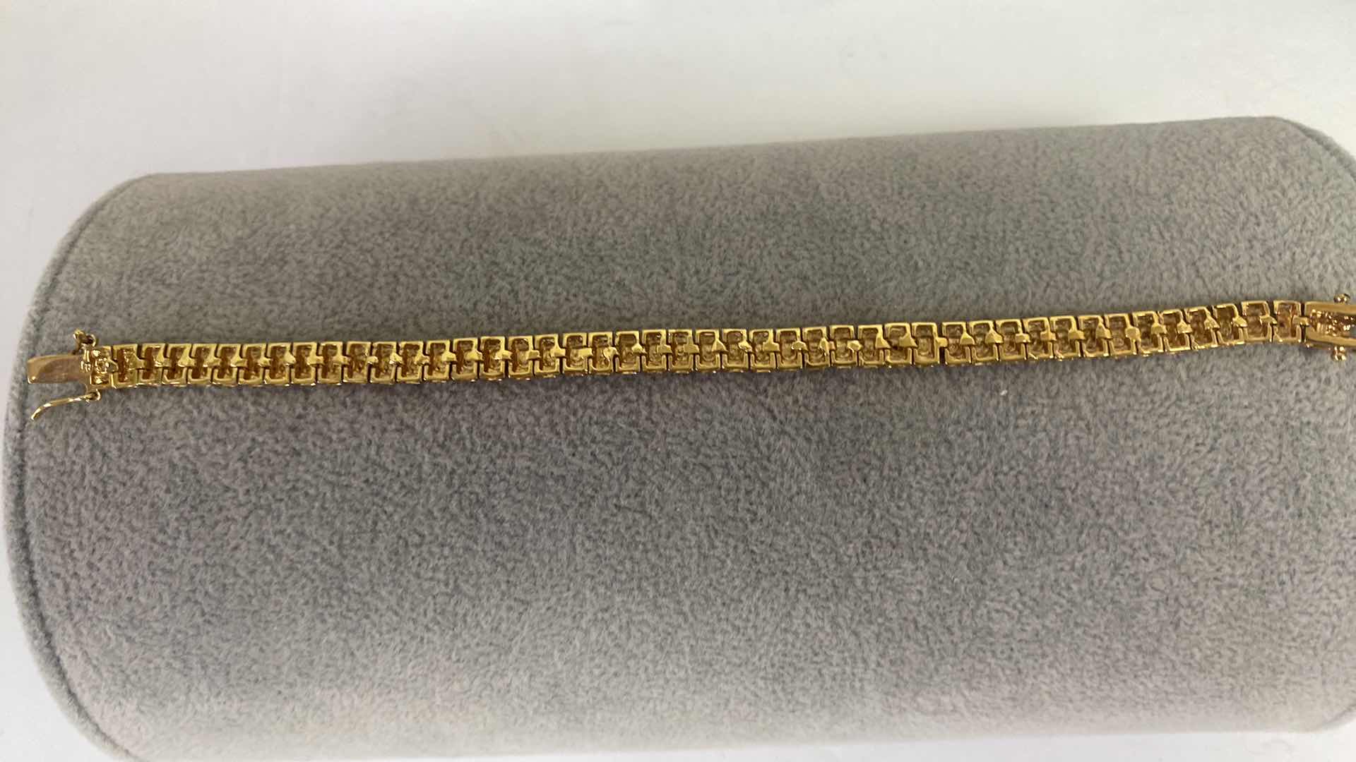 Photo 1 of COSTUME JEWELRY TENNIS BRACELET 7.5”