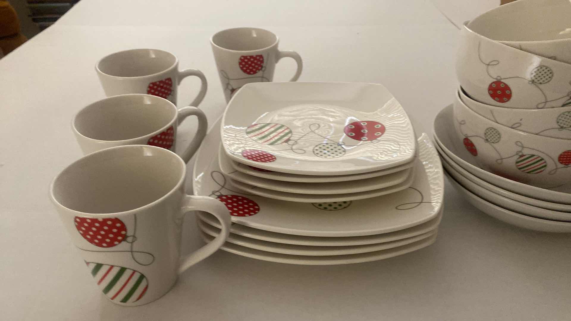 Photo 2 of 20 PIECE SERVICE FOR 4 CHRISTMAS DISHES