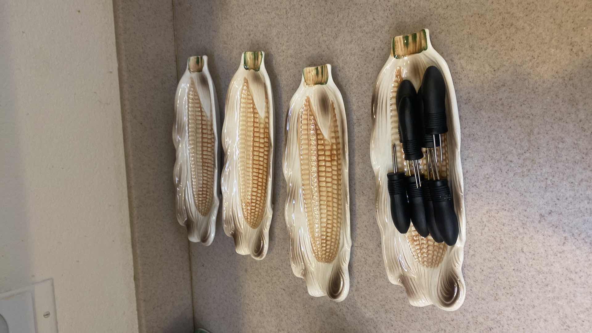 Photo 1 of 13 PIECE CERAMIC CORN ON THE COBB SET