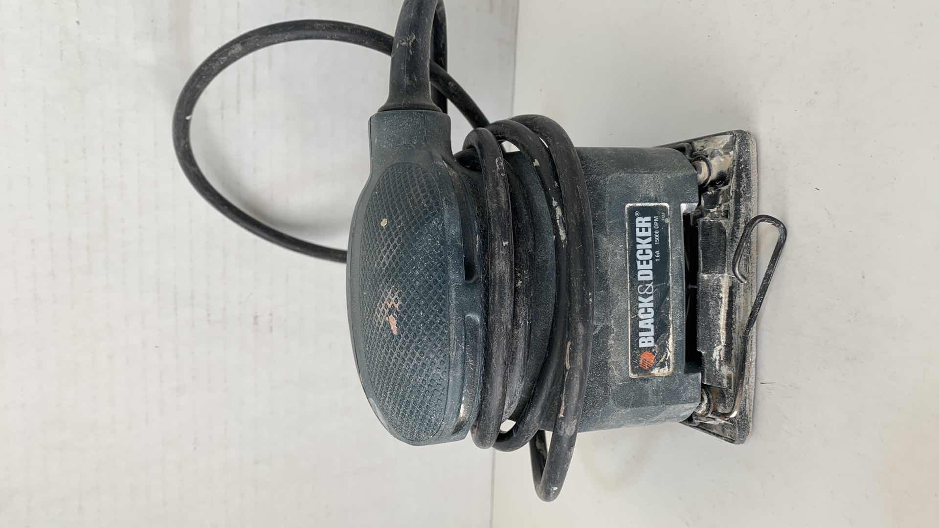 Photo 1 of BLACK AND DECKER 1.6 A HAND ORBITAL SANDER