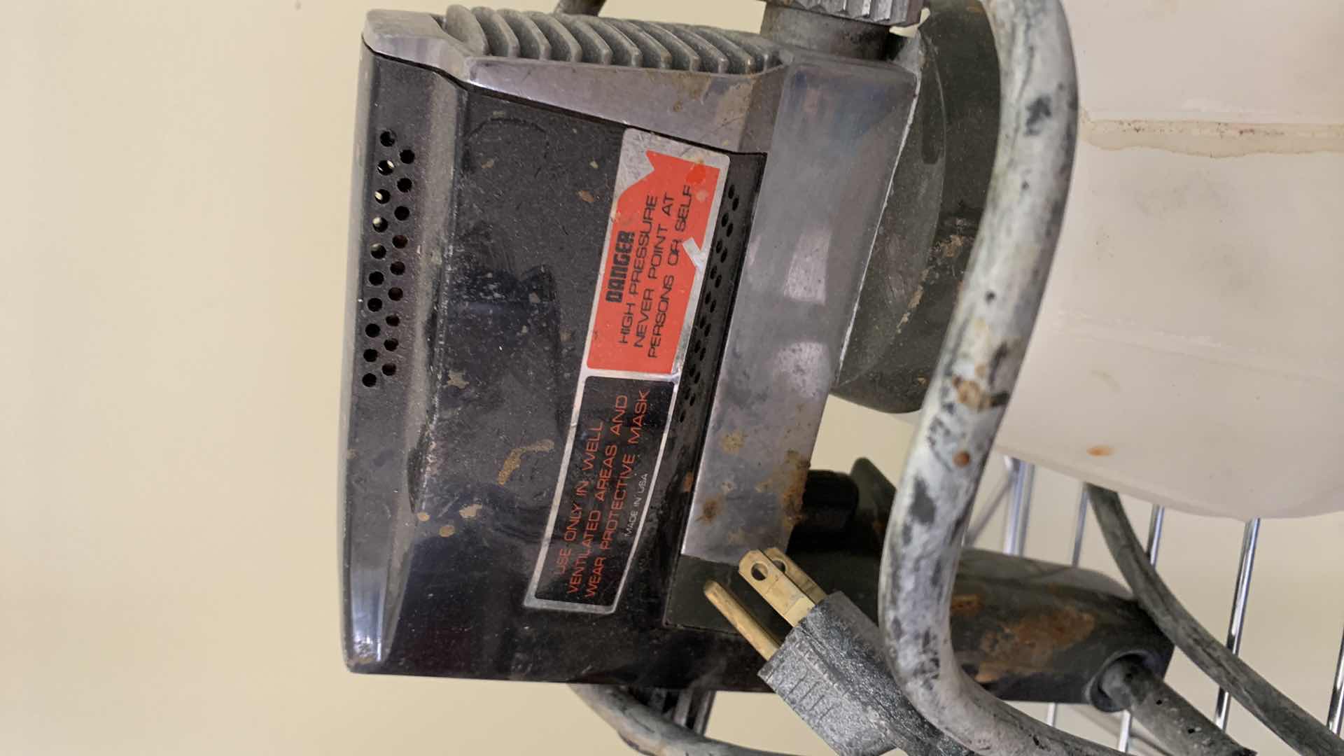 Photo 1 of AIR SPRAY PAINT GUN