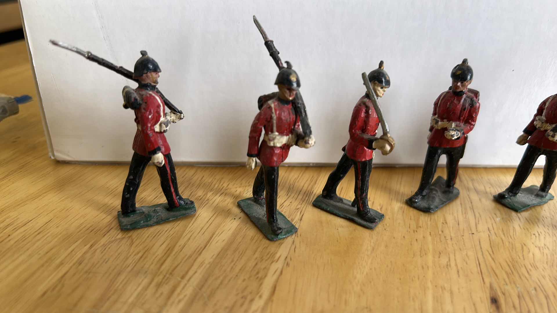 Photo 1 of 6 LEAD SOLDIERS H2.5”