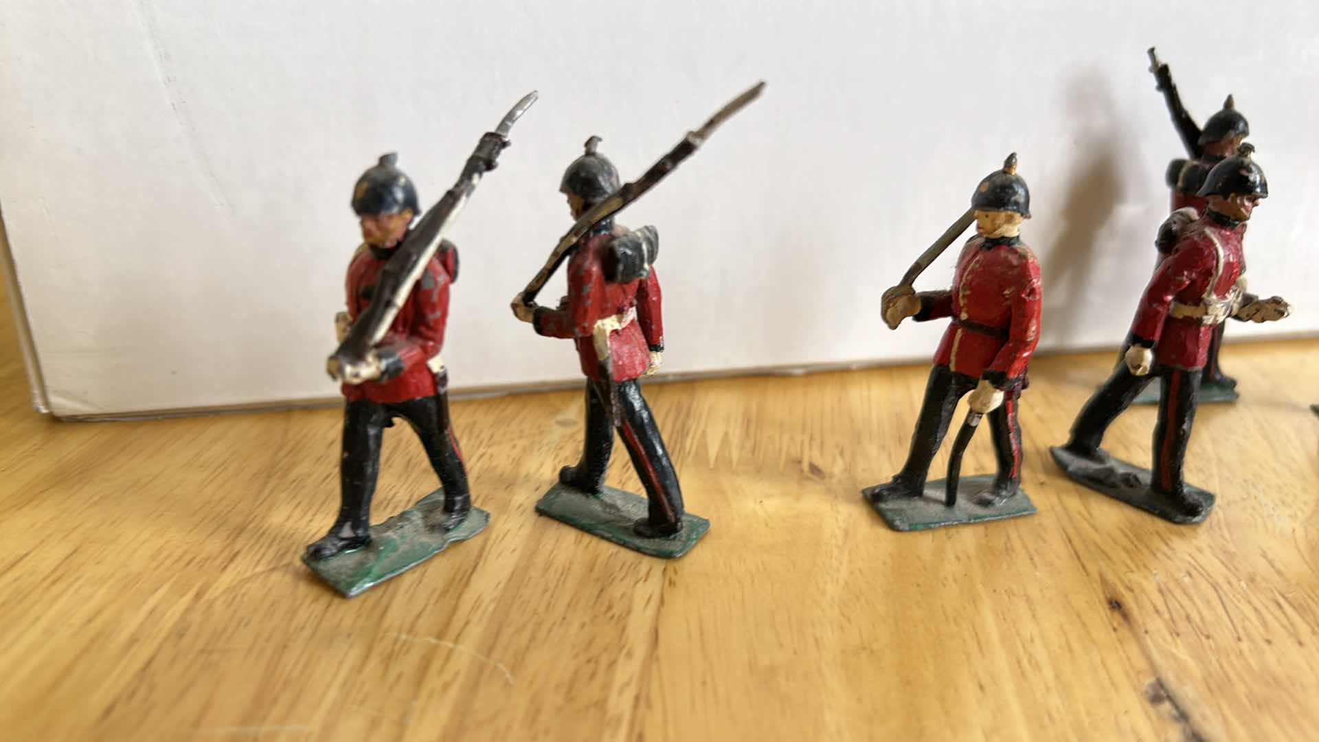 Photo 1 of 6 LEAD SOLDIERS H2.5”