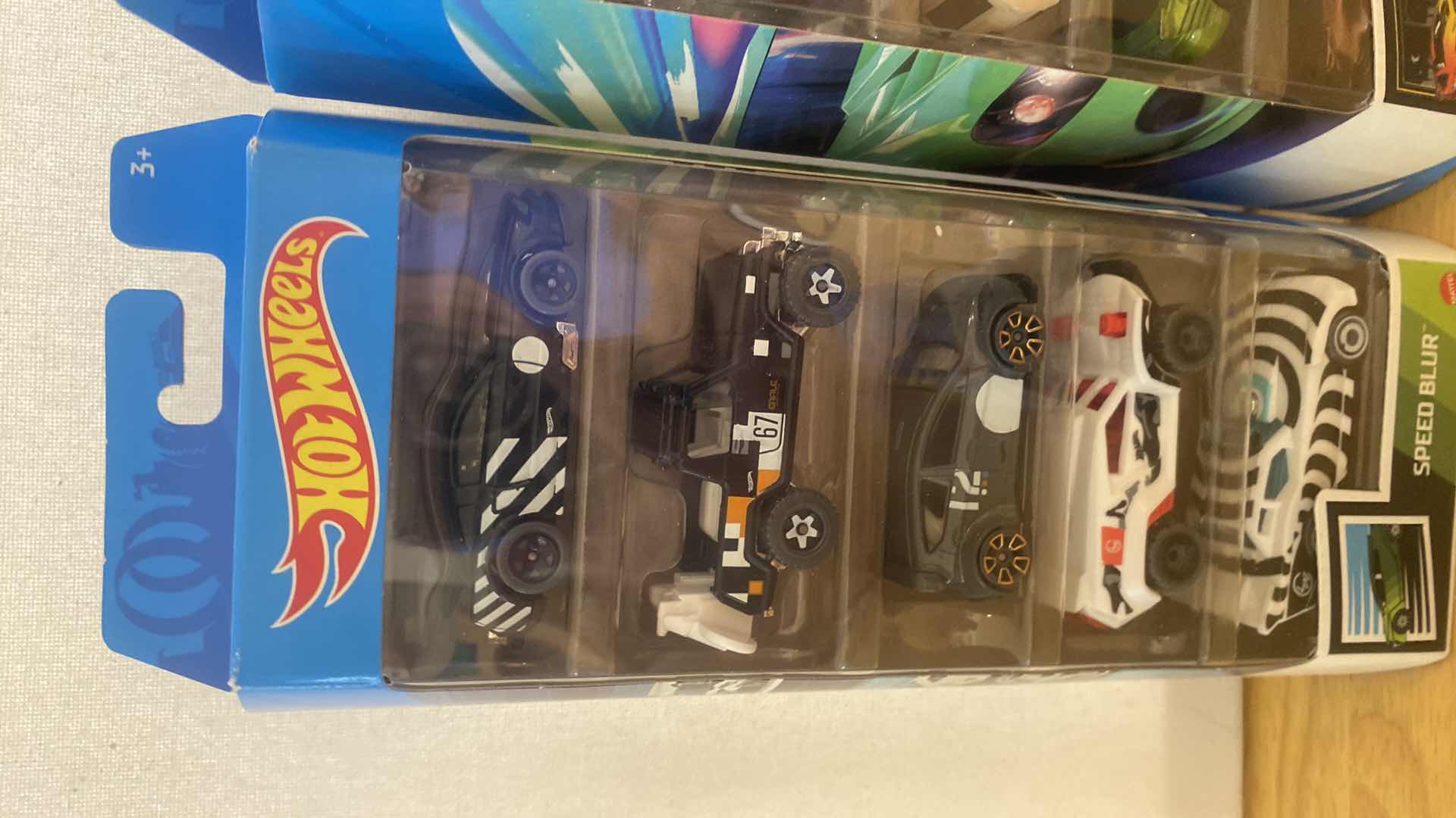 Photo 1 of 4 - HOT WHEELS & MATCHBOX ASSORTMENT