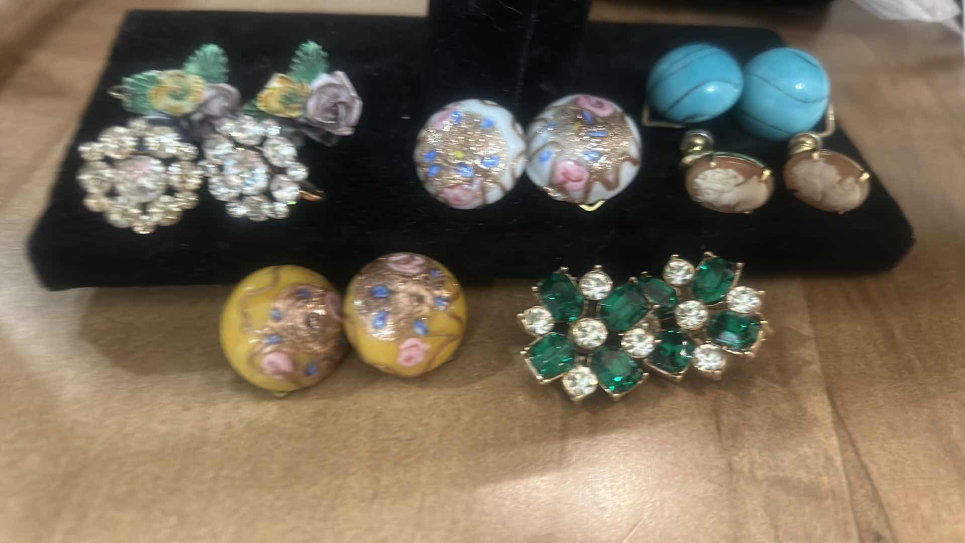 Photo 1 of 7 PAIRS VINTAGE CLIP ON EARRINGS