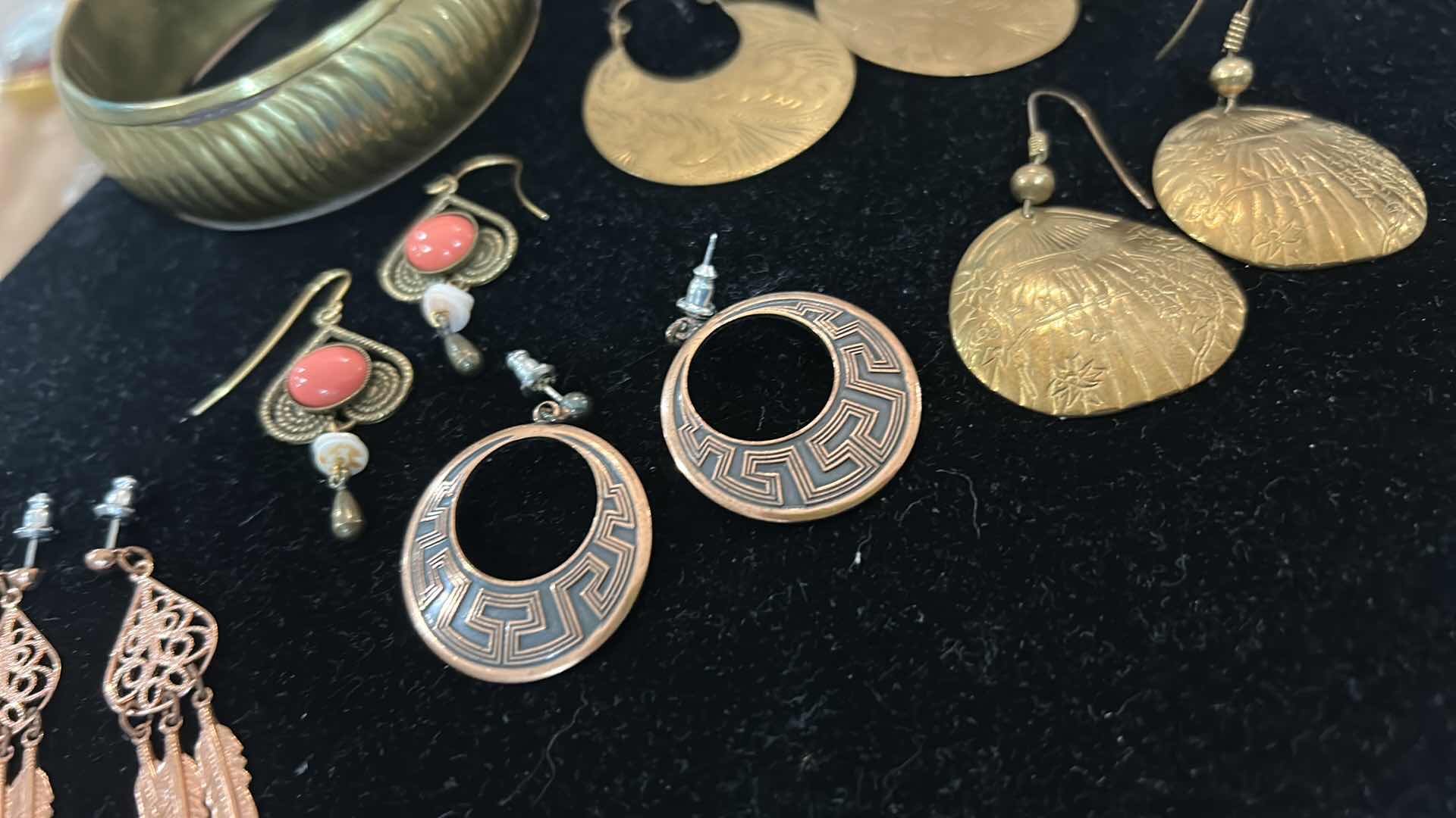 Photo 1 of FASHION JEWELRY - 5 PAIRS OF EARRINGS AND 1 BRACELET