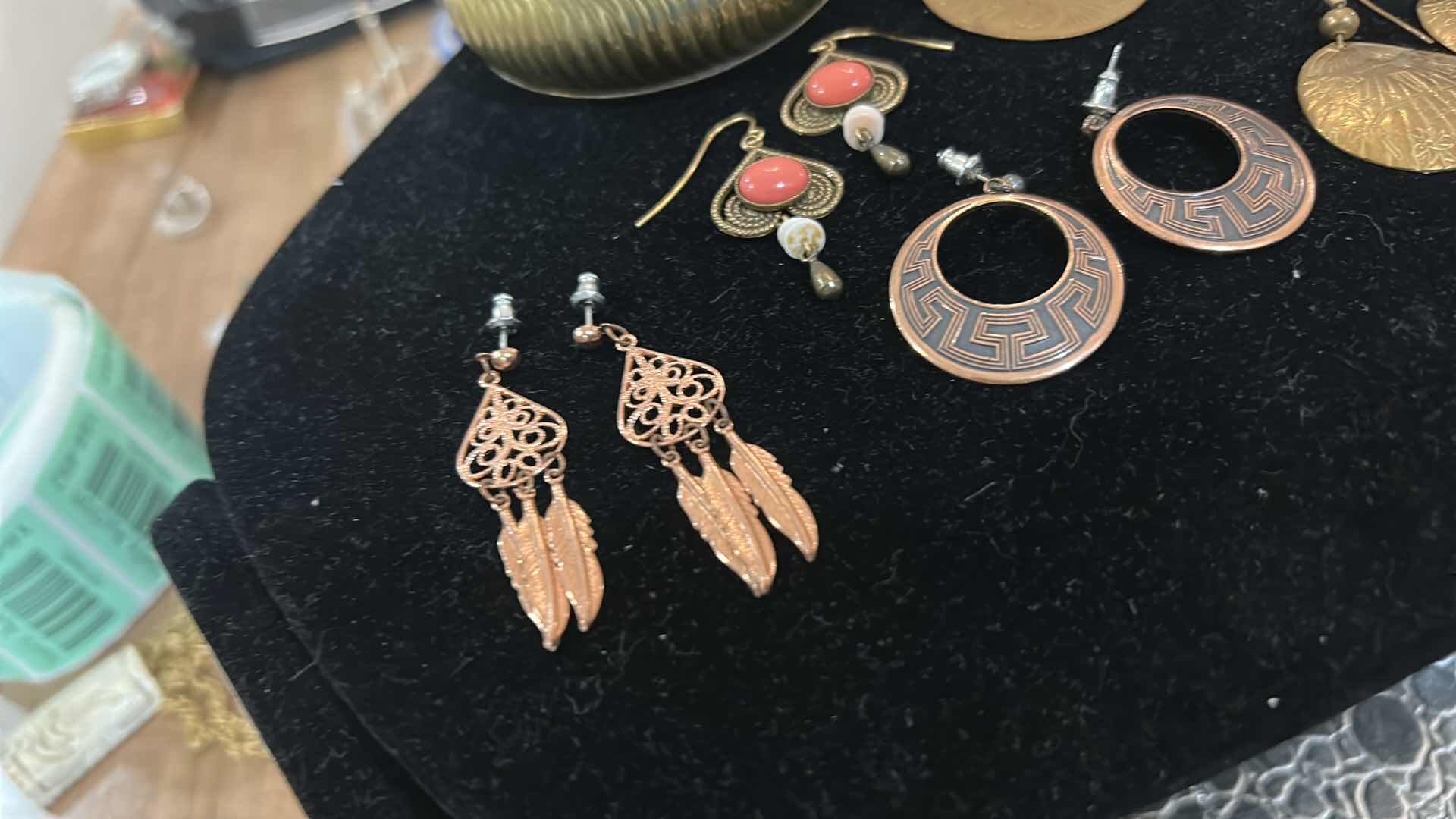 Photo 1 of FASHION JEWELRY - 5 PAIRS OF EARRINGS AND 1 BRACELET