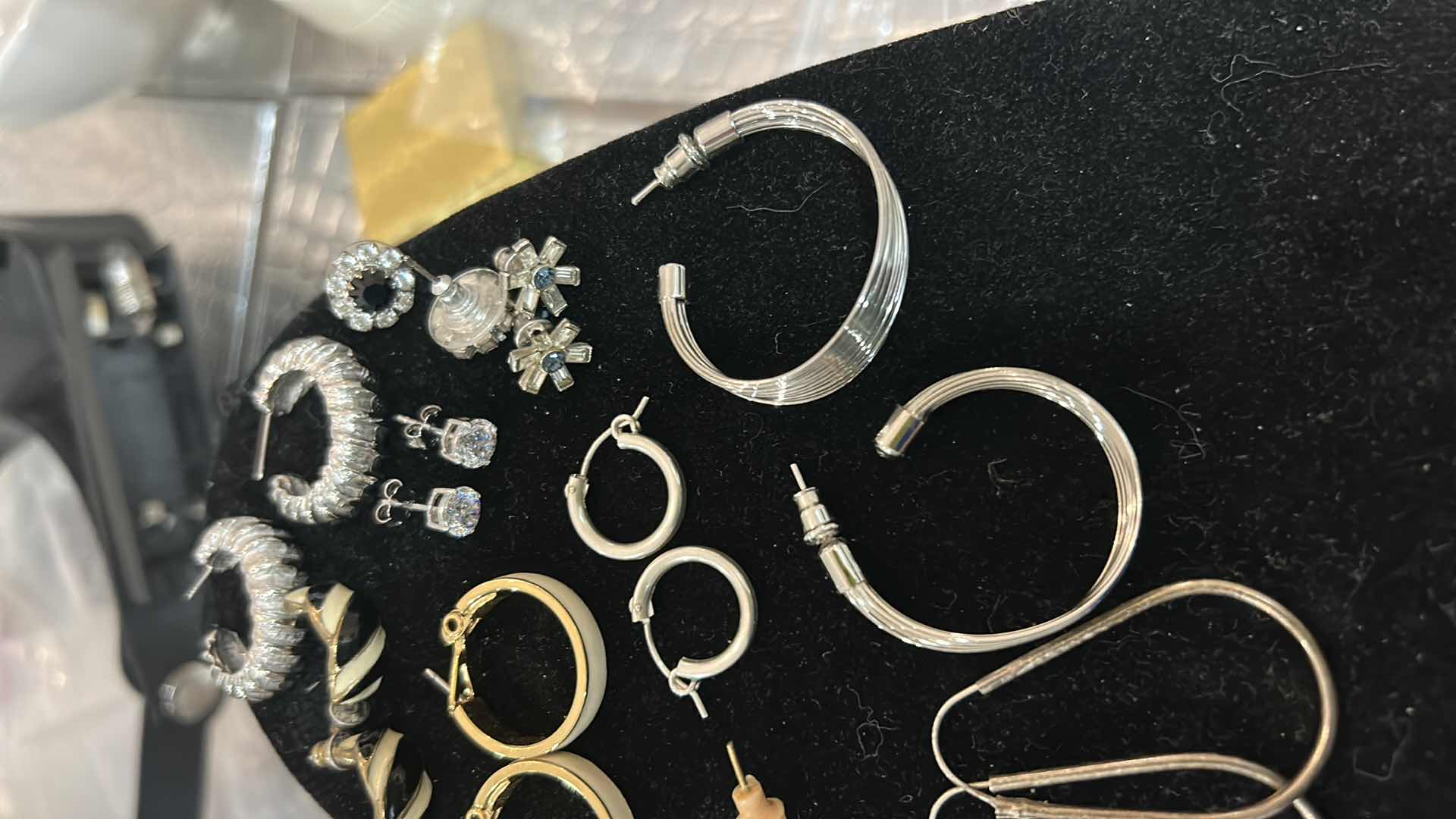 Photo 1 of FASHION JEWELRY - 10 PAIRS EARRINGS