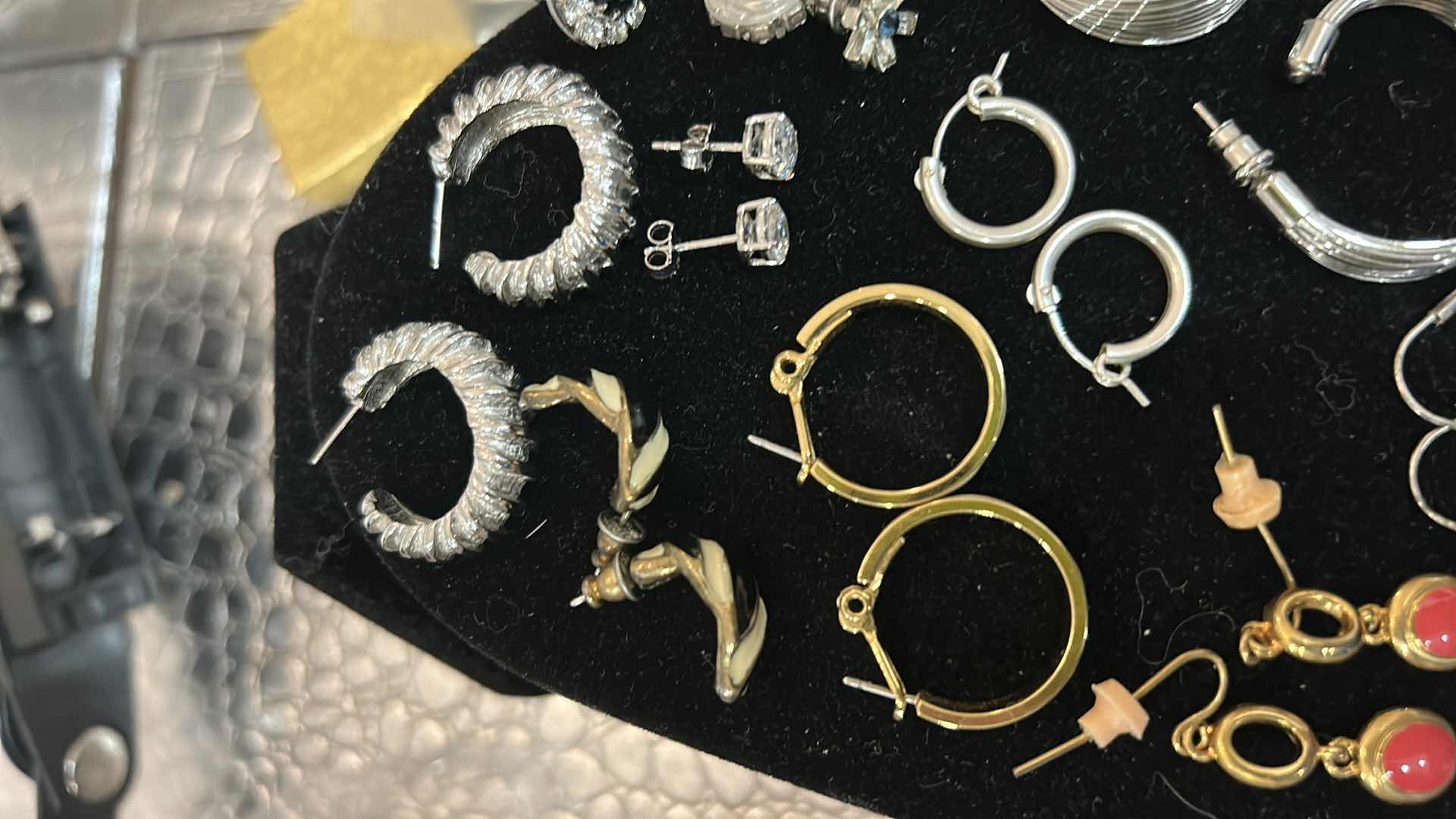 Photo 1 of FASHION JEWELRY - 10 PAIRS EARRINGS