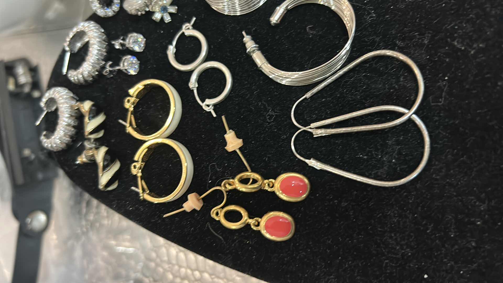 Photo 1 of FASHION JEWELRY - 10 PAIRS EARRINGS