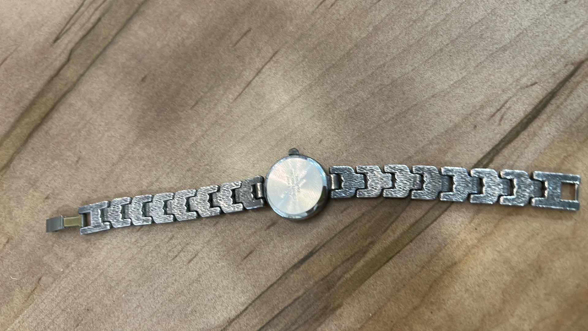 Photo 1 of VINTAGE STAMPED .925 STERLING SILVER WATCH 43.39  grams which includes mechanical parts