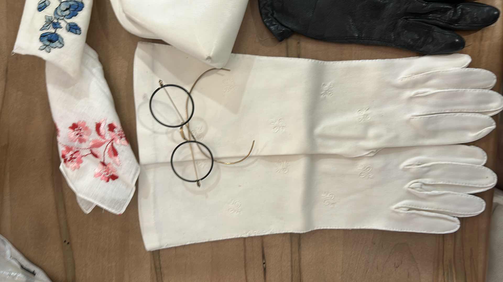 Photo 1 of LADIES VINTAGE COLLECTION / GLOVES, CLUTCHES, & MORE