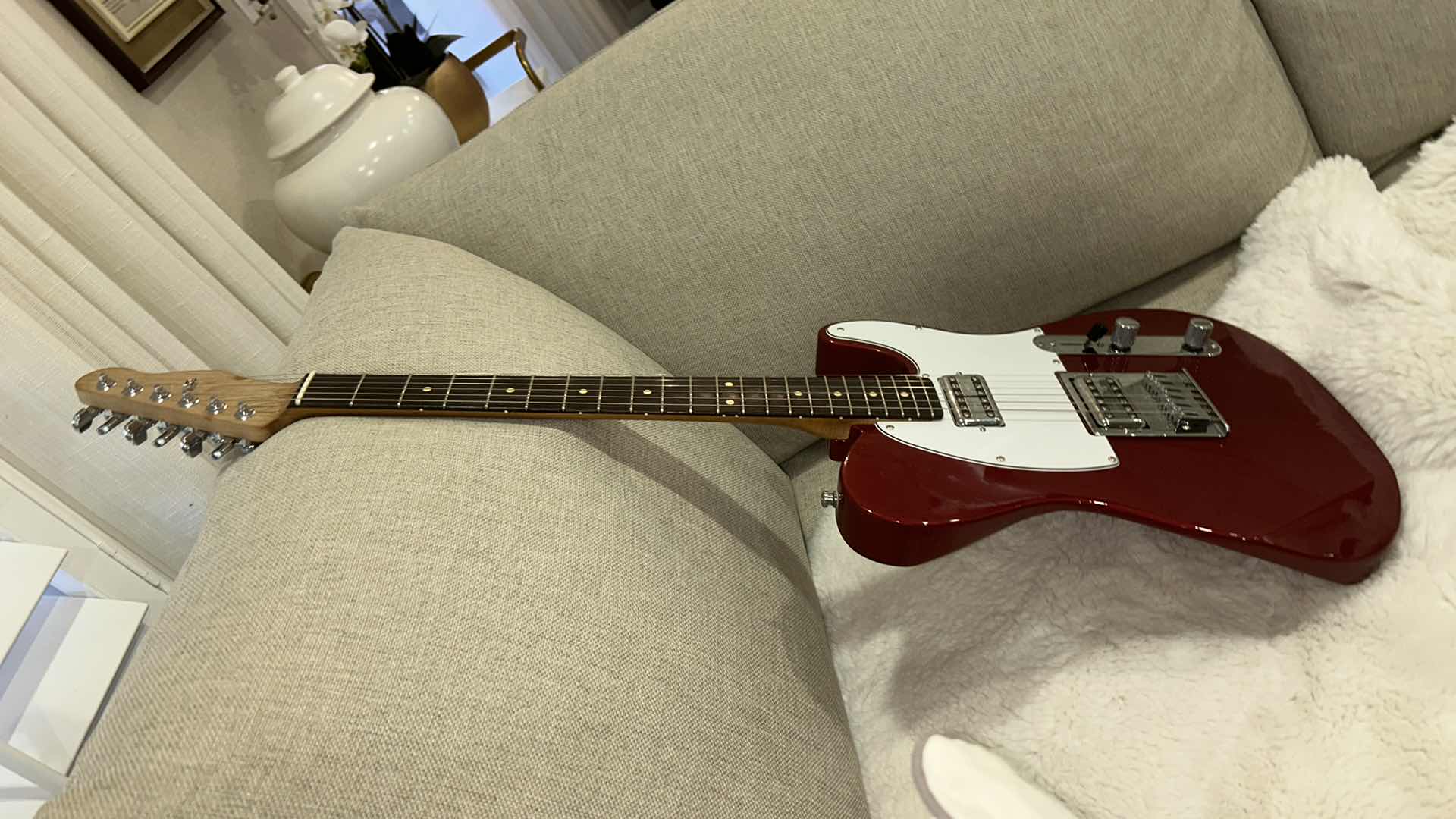 Photo 1 of WARMOTH GUITAR PARTS COMPANY TELECASTER
WARMOTH TELECASTER STYLE BODY
WARMOTH STANDARD THIN ROASTED MAPLE NECK WITH ROSEWOOD FINGERBOARD
BODY PAINTED BY SIX GUNN MUSIC LOCATED IN LAS VEGAS EQUIPPED WITH TWO LOLLAR (LOLLARTRON PICKUPS)