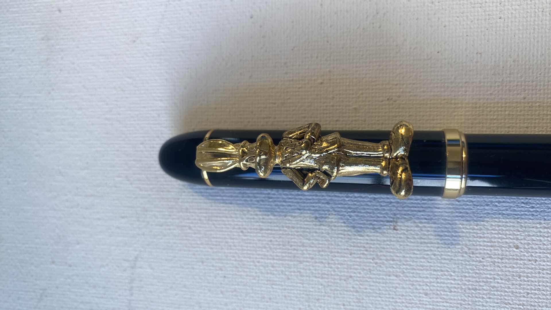 Photo 1 of 1990’s LIONEY TUNES BUGS BUNNY PEN