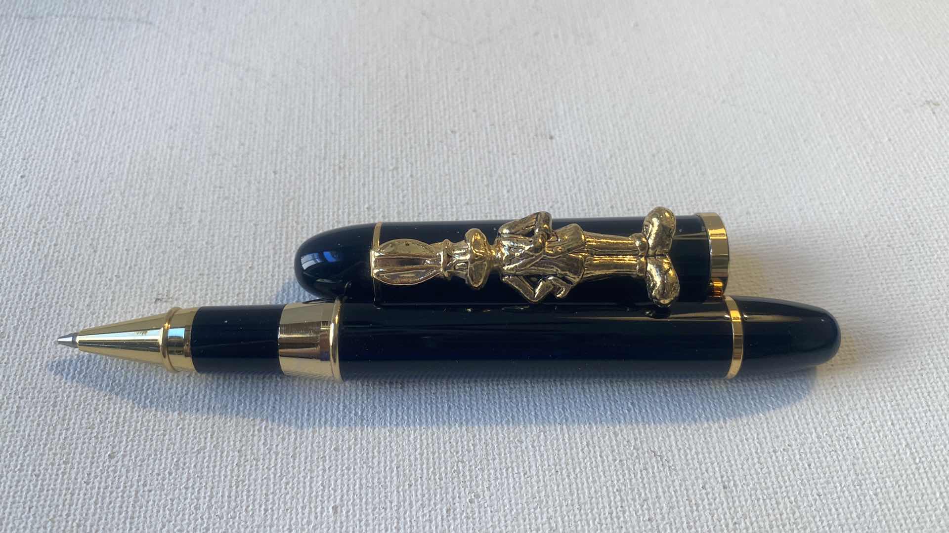 Photo 1 of 1990’s LIONEY TUNES BUGS BUNNY PEN