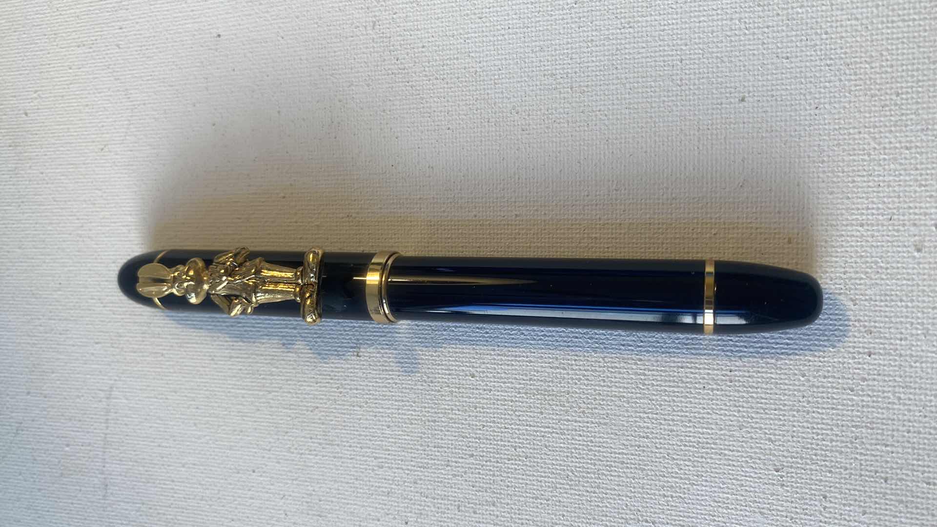 Photo 1 of 1990’s LIONEY TUNES BUGS BUNNY PEN