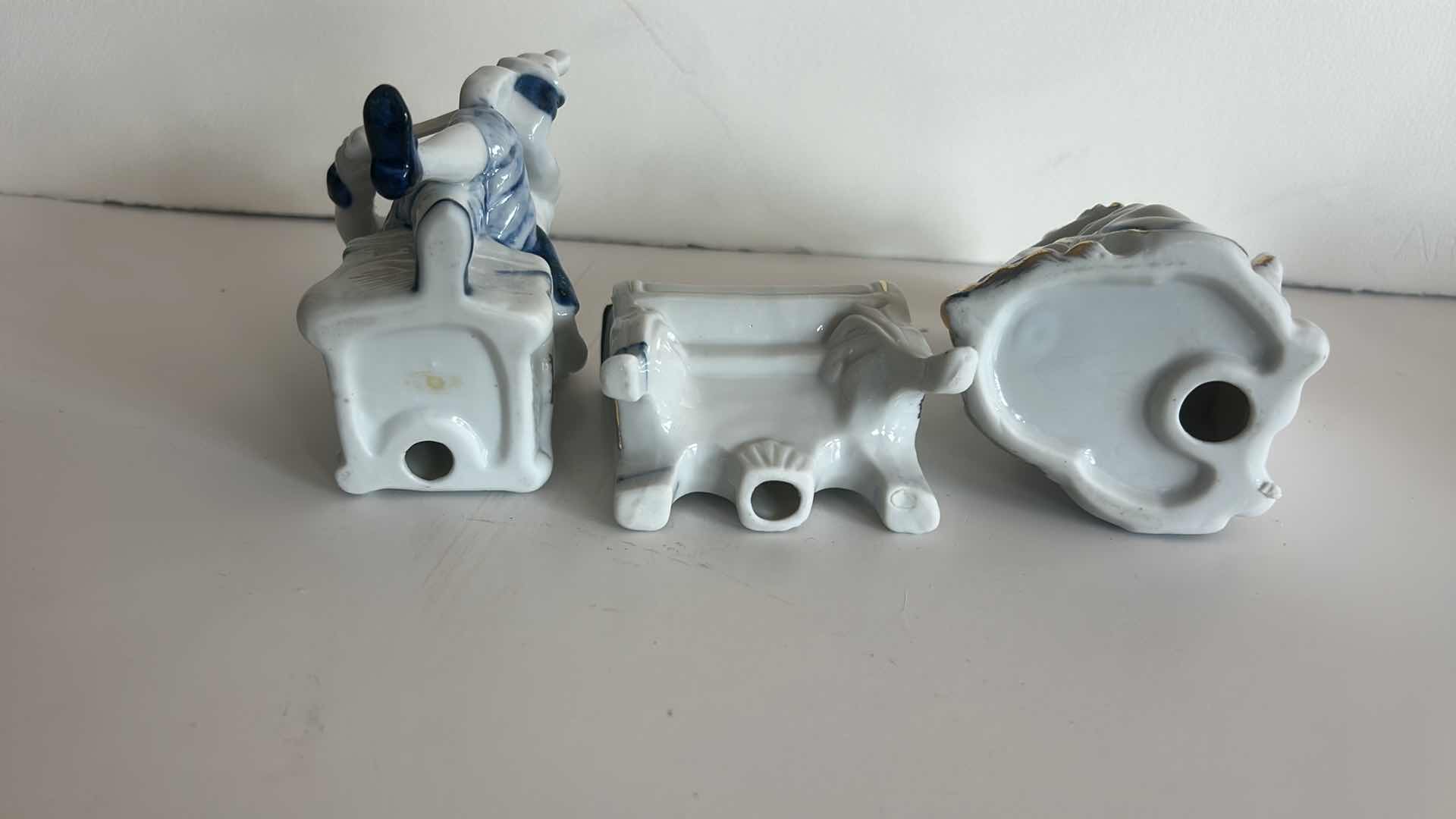 Photo 1 of 3 - BLUE AND WHITE PORCELAIN PIECES H6”