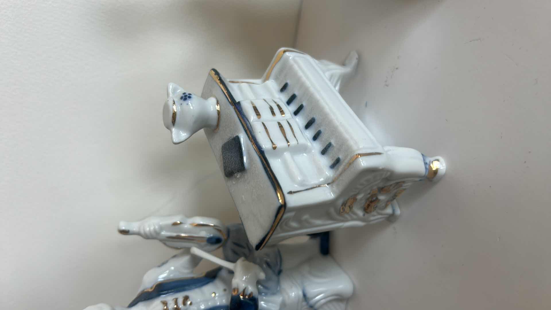 Photo 1 of 3 - BLUE AND WHITE PORCELAIN PIECES H6”