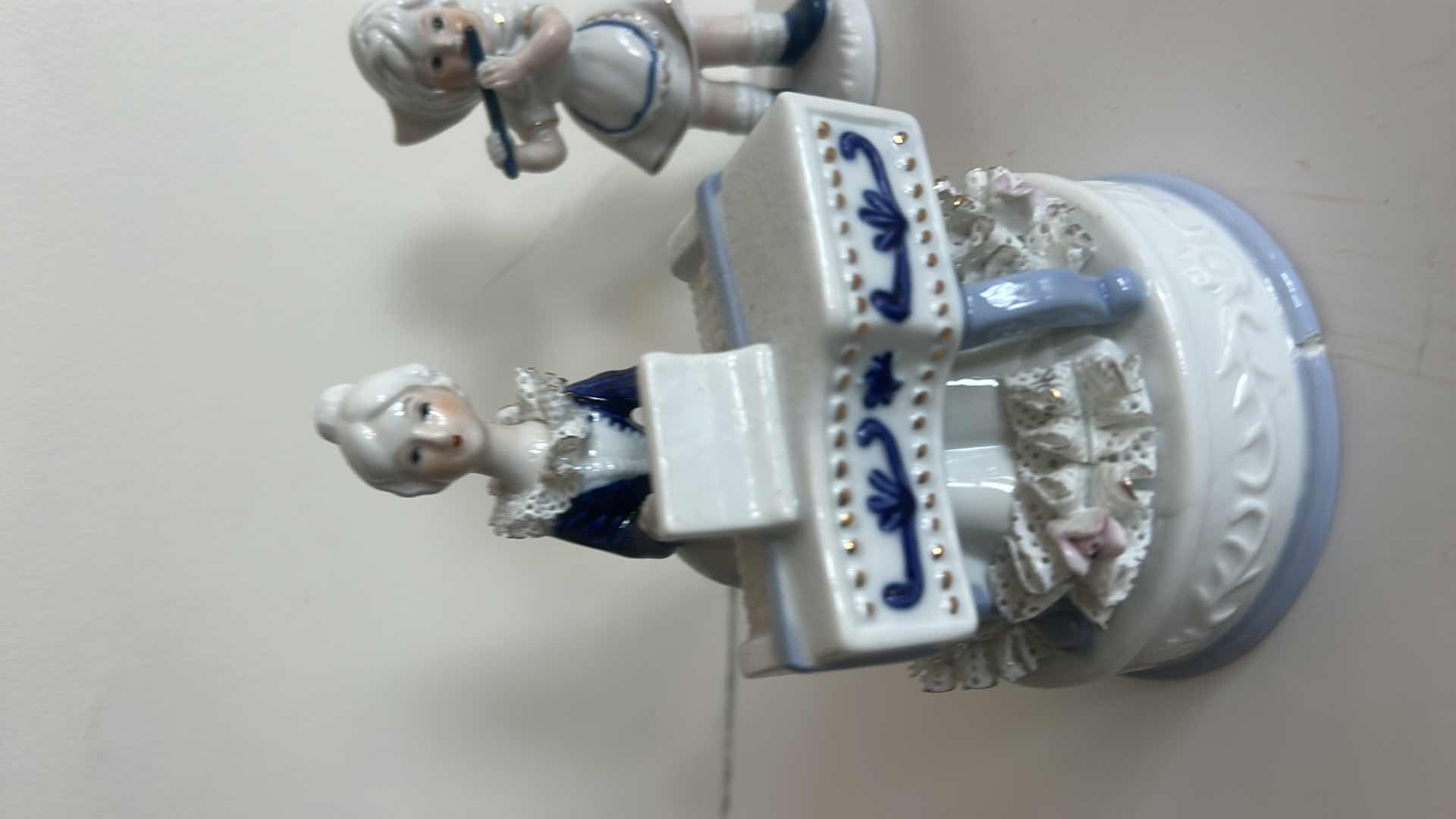 Photo 1 of 2- BLUE AND WHITE PORCELAIN PIECES H6.5”