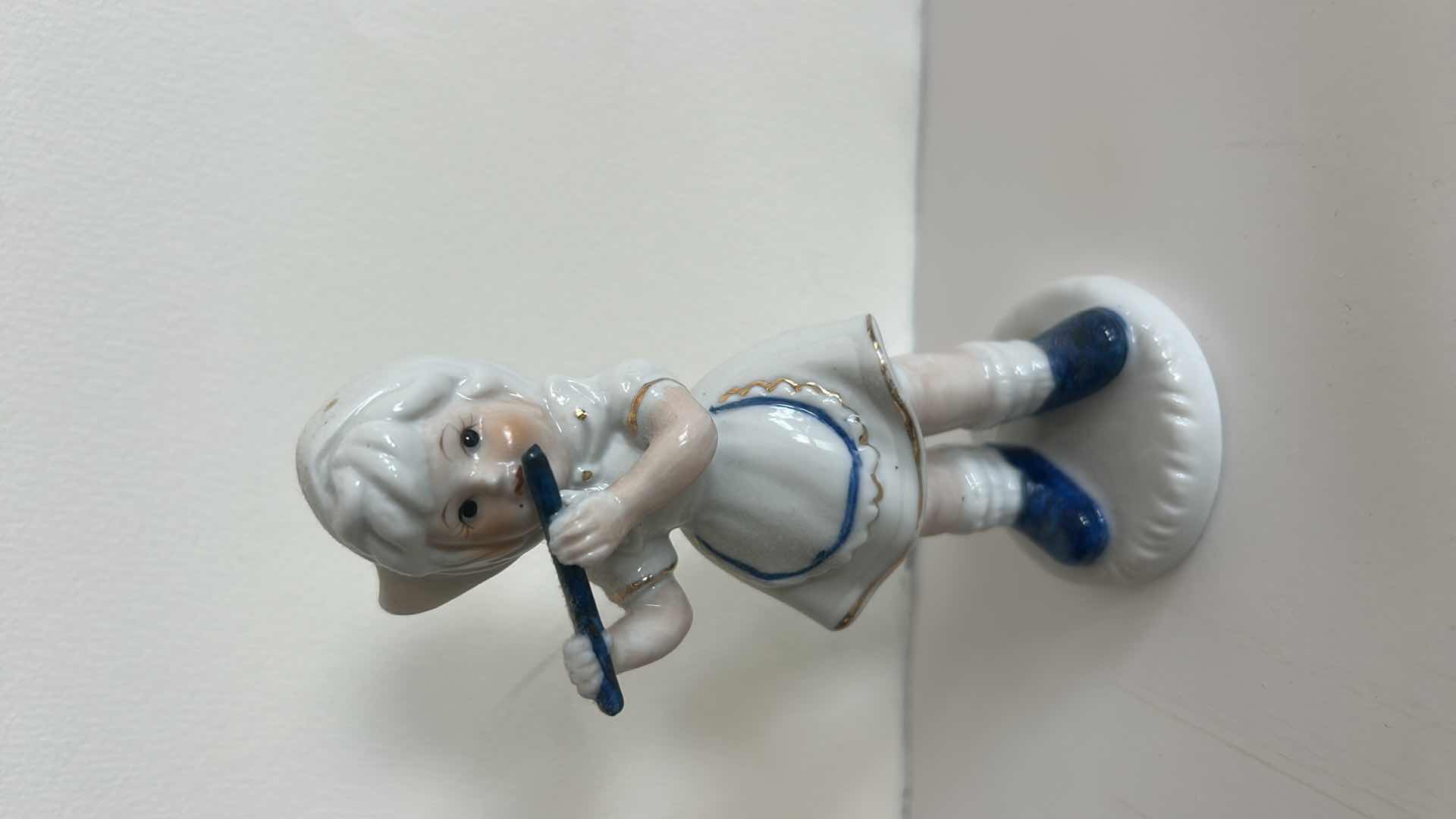 Photo 1 of 2- BLUE AND WHITE PORCELAIN PIECES H6.5”