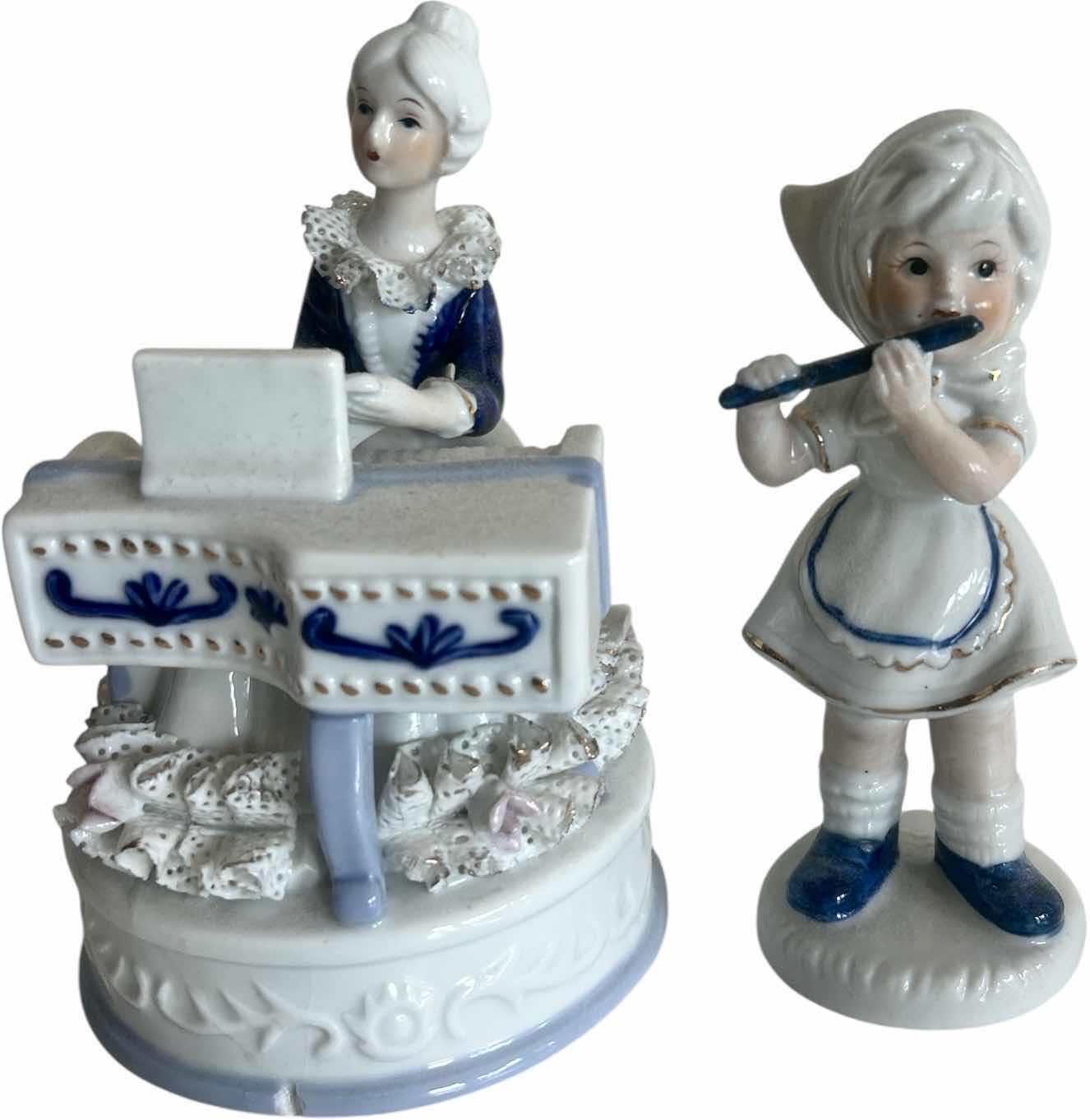 Photo 1 of 2- BLUE AND WHITE PORCELAIN PIECES H6.5”