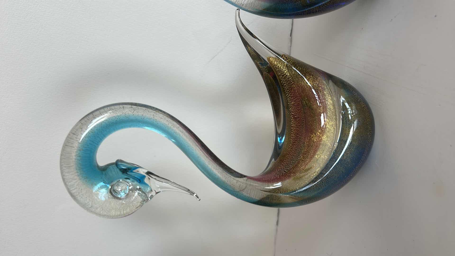 Photo 1 of 2 COLORED ART GLASS SWANS (TALLEST H12”)