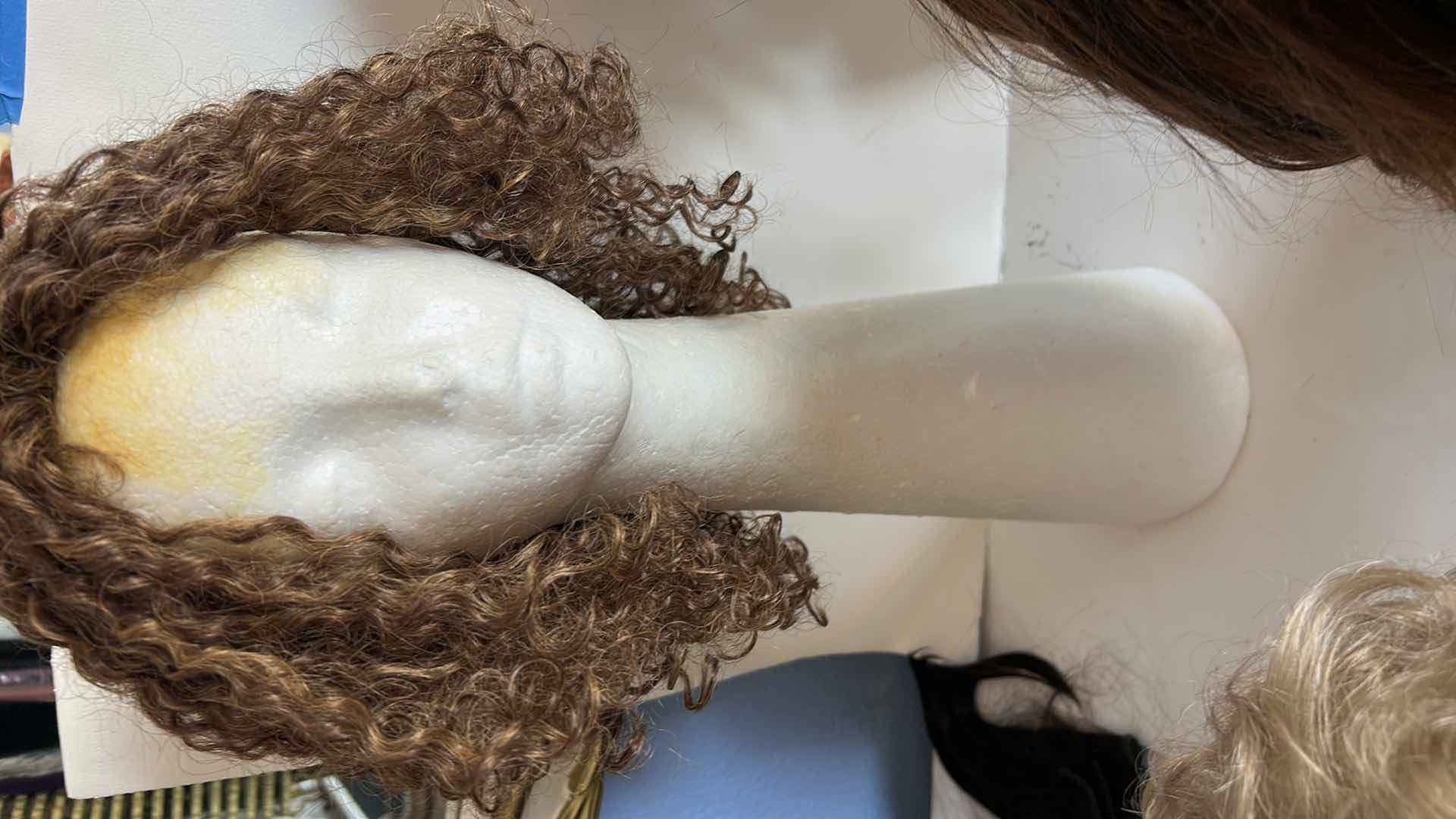 Photo 4 of 4 - WOMENS WIGS