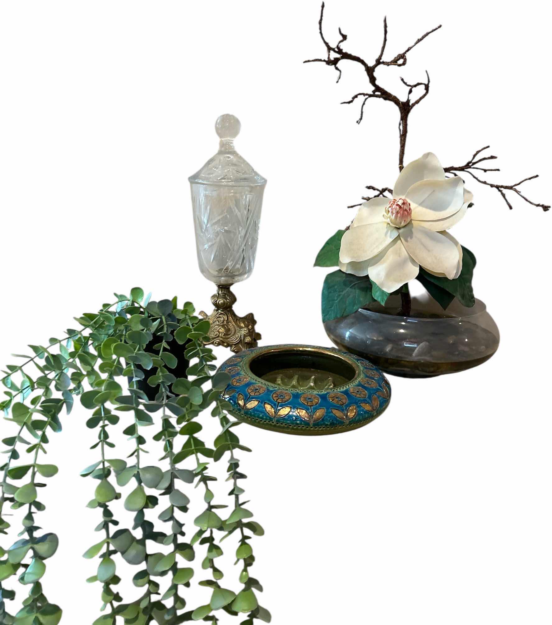 Photo 1 of 4 PC HOME DECOR TALLEST H 18”