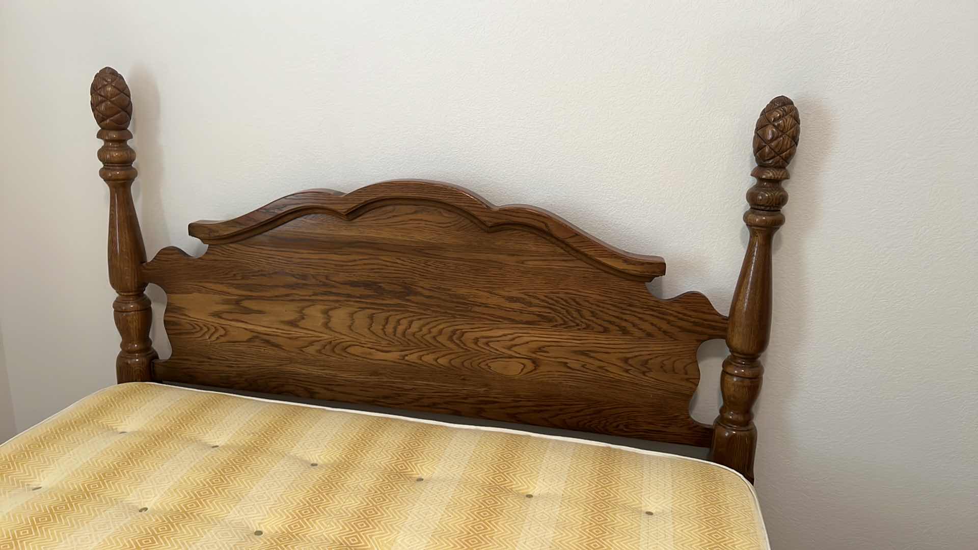 Photo 1 of QUEEN SOLID OAK PINECONE 4 POST BED W FRAME & MATTRESSES