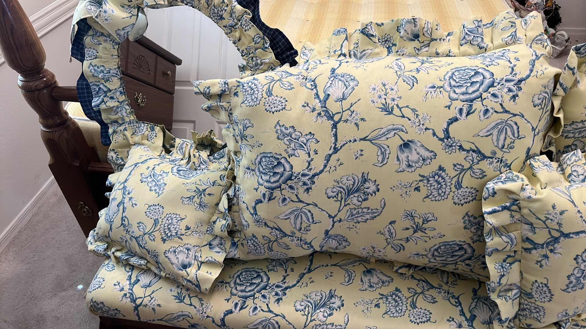 Photo 3 of VINTAGE WOOD BENCH W 4-DECORATIVE PILLOWS & MATCHING WALL MIRROR-BLUE W YELLOW FLIRAL PRINT