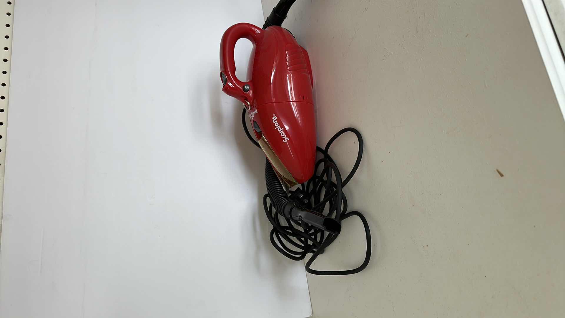 Photo 1 of DIRT DEVIL SCORPION QUICK FLIP CORDED HAND VAC 
