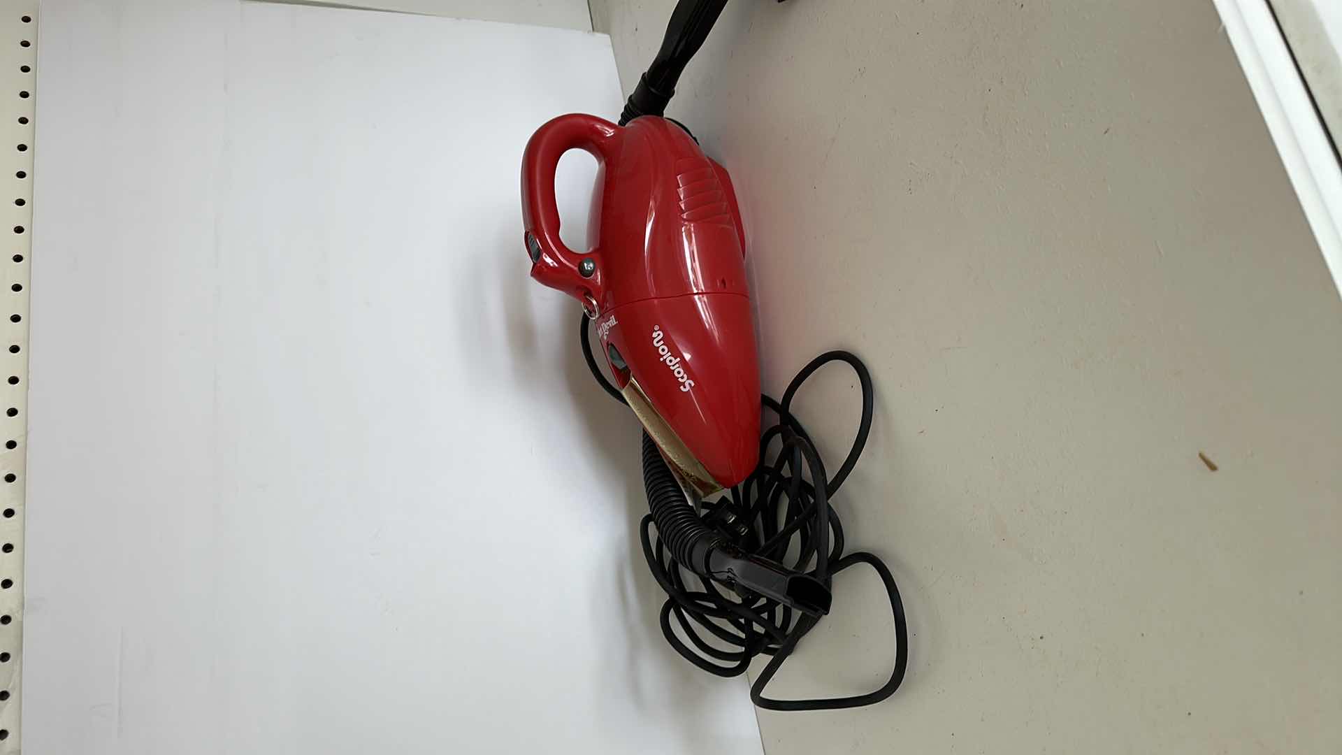 Photo 1 of DIRT DEVIL SCORPION QUICK FLIP CORDED HAND VAC 