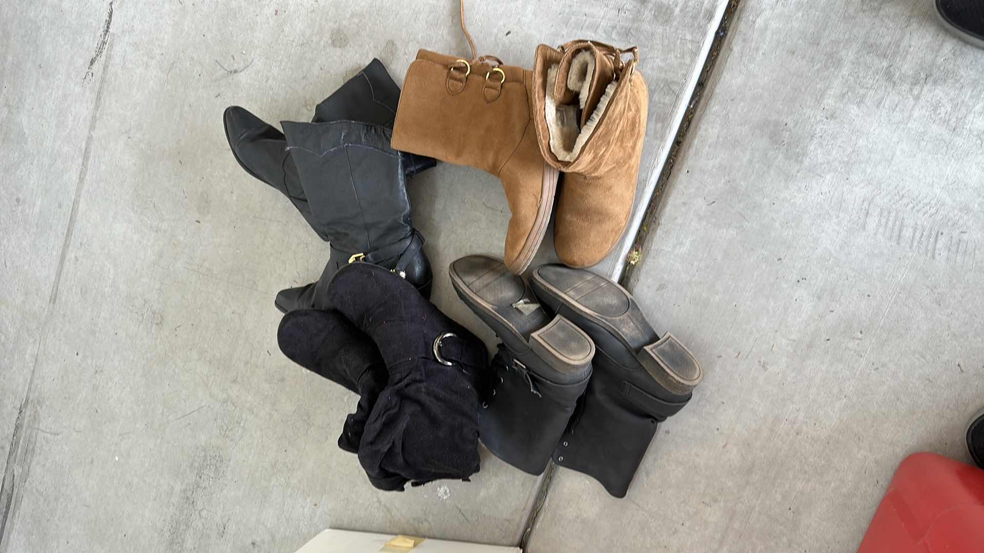 Photo 1 of LADIES BOOTS 8TO 9 SIZE