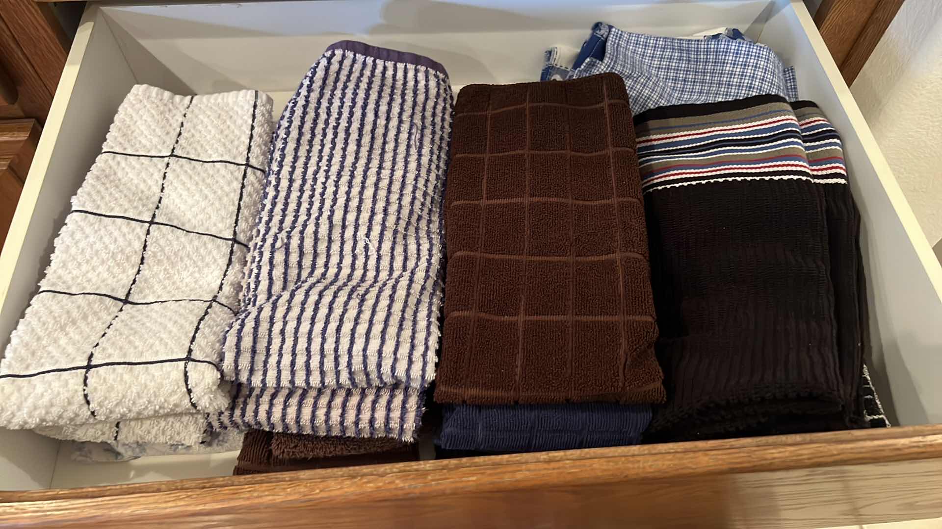 Photo 1 of CONTENTS OF 3-KITCHEN DRAWERS-PLACEMATS, KITCHEN TOWELS