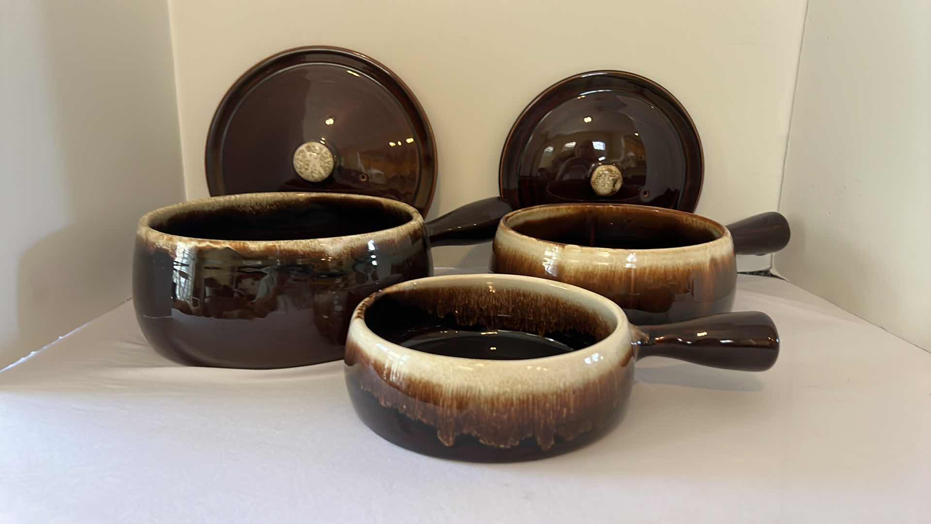 Photo 1 of 3-VINTAGE PFALTZGRAFF GOURMET BROWN DRIP GLAZE CASSEROLE DISHES W HANDLES & 2 LIDS (8 1/2", 7 1/2" & 6 1/2" ROUND)