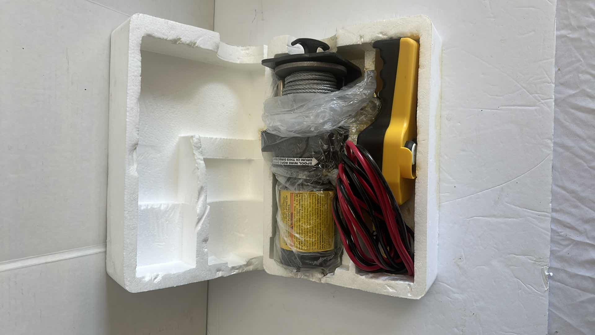 Photo 1 of CHICAGO TOOLS 2000 ELECTRIC WINCH 