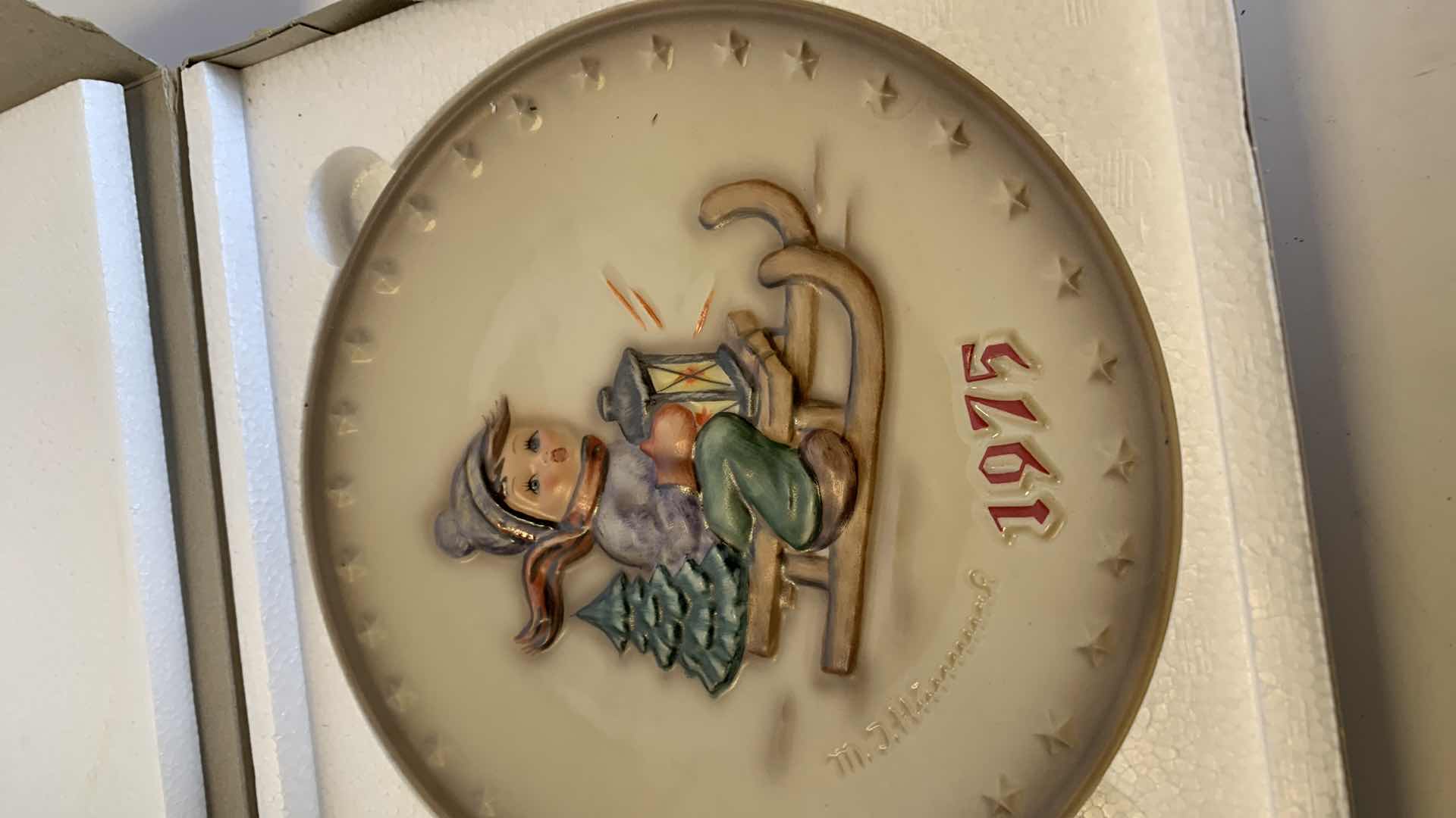 Photo 1 of M. J. HUMMEL GOEBEL 1975 ANNUAL PLATE