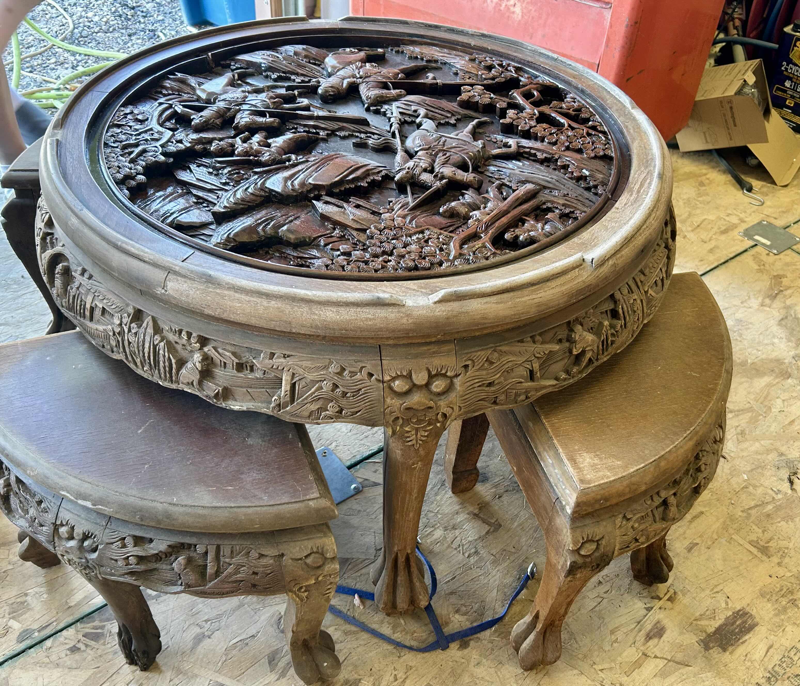 Photo 1 of 29" ROUND CHINESE CARVED WOOD COFFEE TABLE W NESTING STOOLS & GLASS TOP
