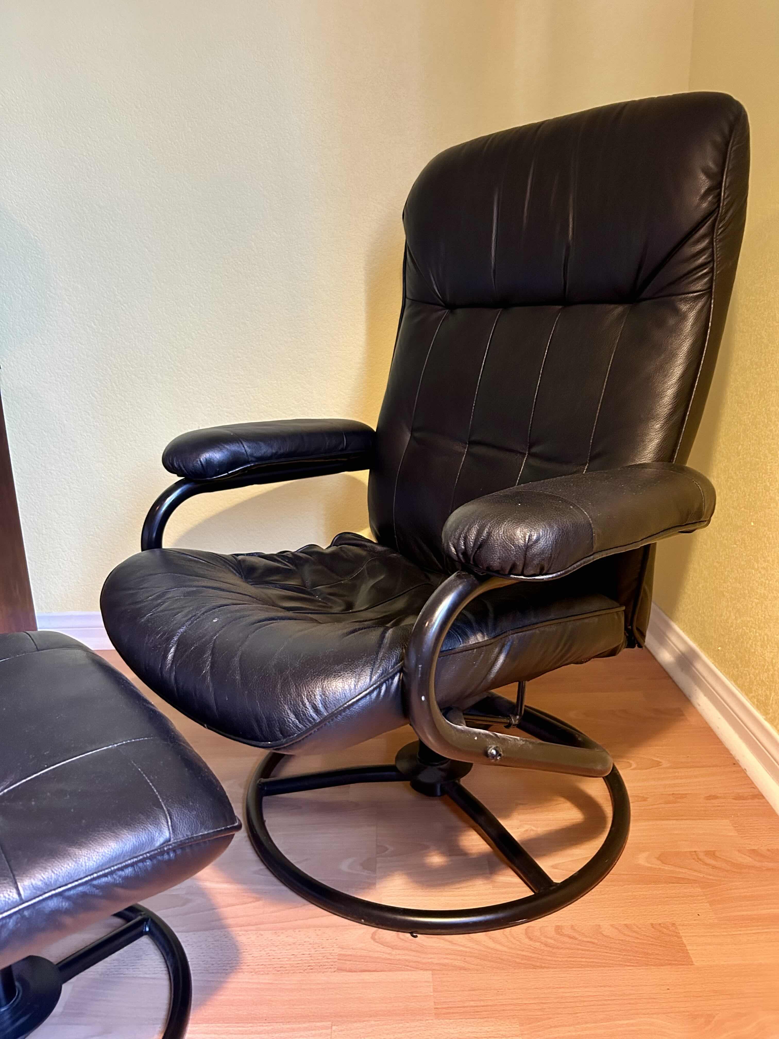 Photo 3 of BLACK LEATHER STRESSLESS STYLE RECLINING CHAIR WITH MATCHING OTTOMAN
