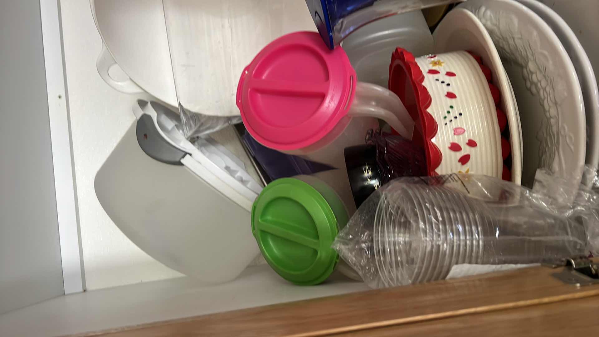 Photo 1 of CONTENTS OF KITCHEN CABINET-PLASTIC WAREV