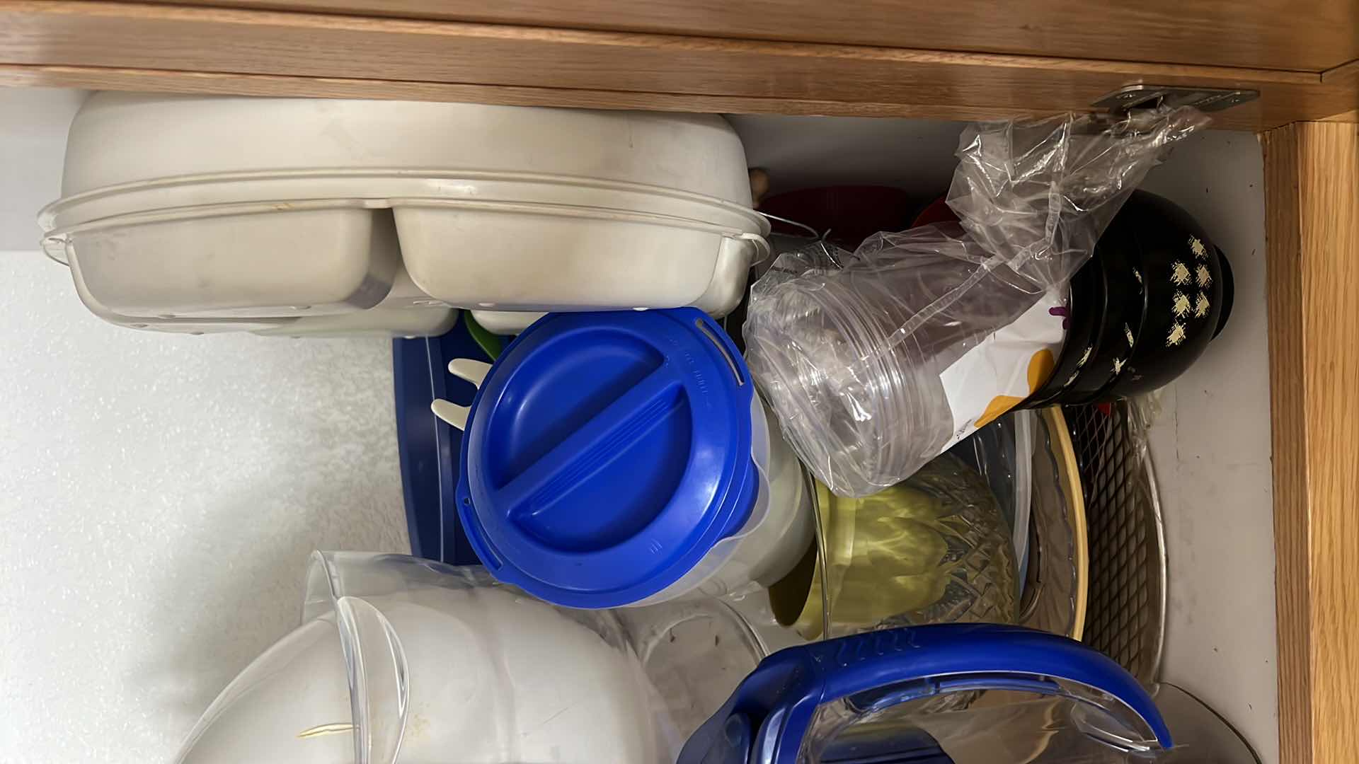 Photo 1 of CONTENTS OF KITCHEN CABINET-PLASTIC WAREV