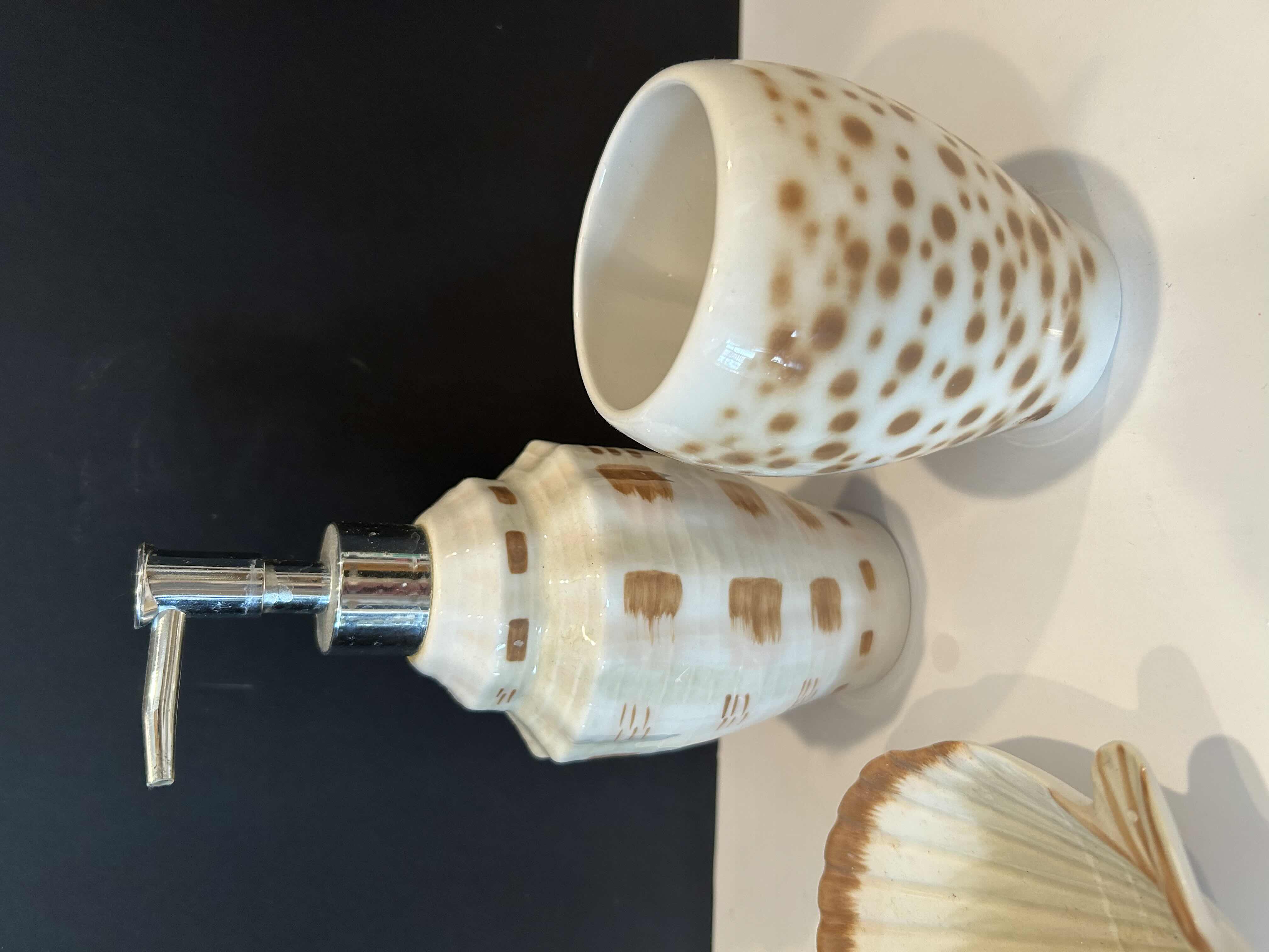 Photo 1 of 3 PIECE BATHROOM SET IN SHELL DESIGNS