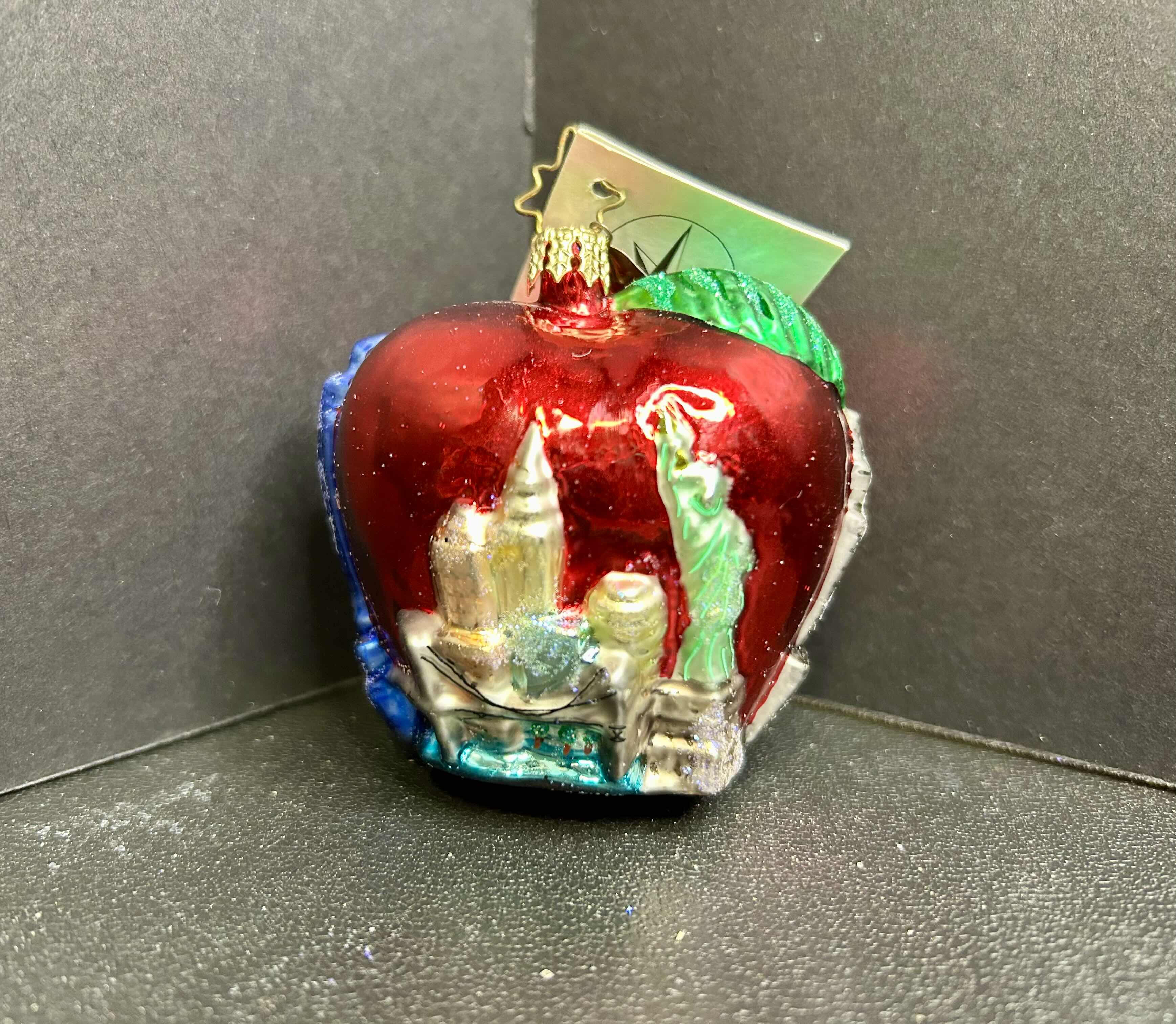 Photo 2 of NIB CHRISTOPHER RADKO BIG APPLE TOUR NEW YORK GLASS CHRISTMAS ORNAMENT 4” RETIRED


