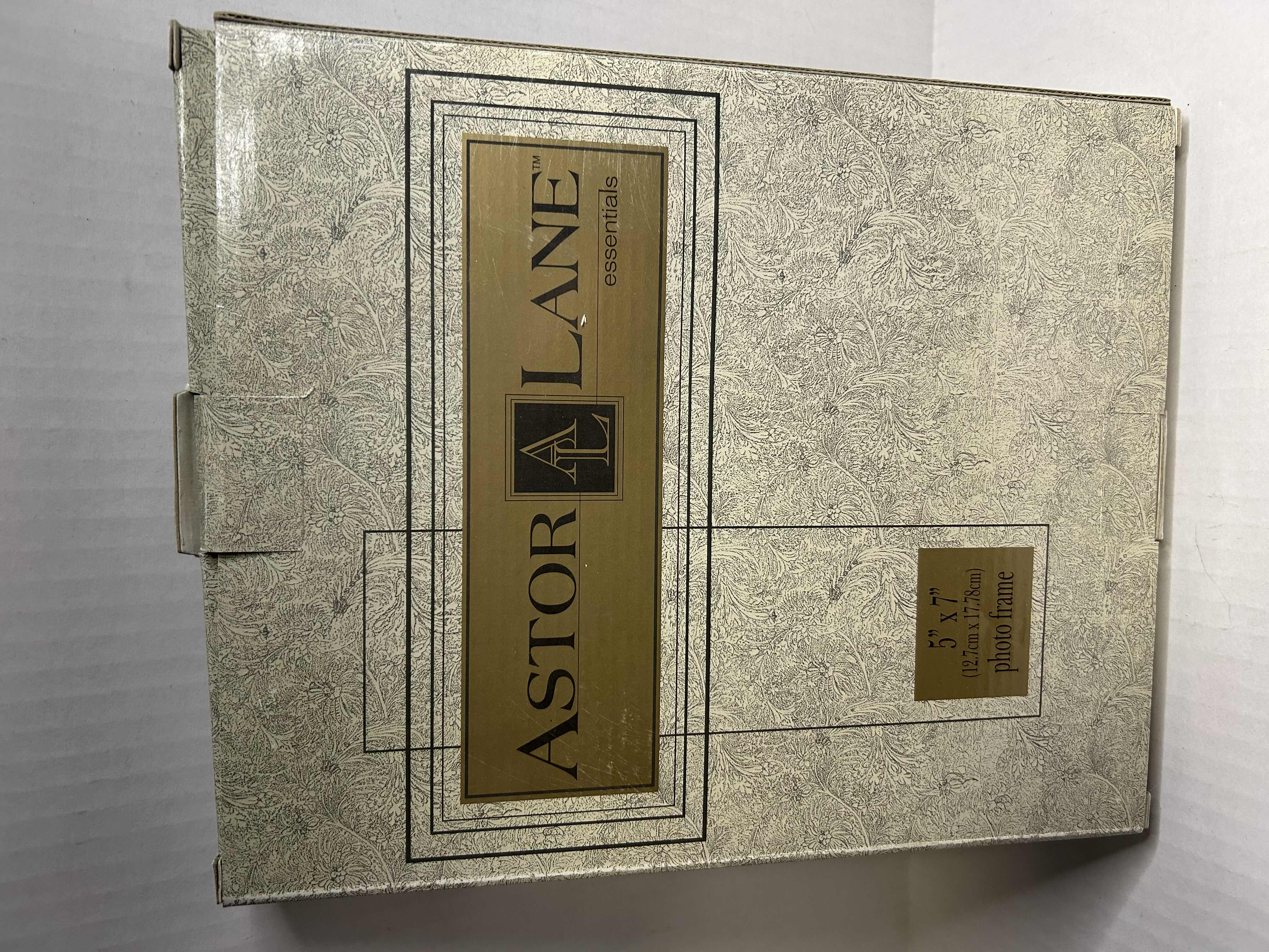 Photo 1 of NIB ASTOR LANE 5” X 7” BLACK WOOD COMPOSITE PHOTO FRAME.

