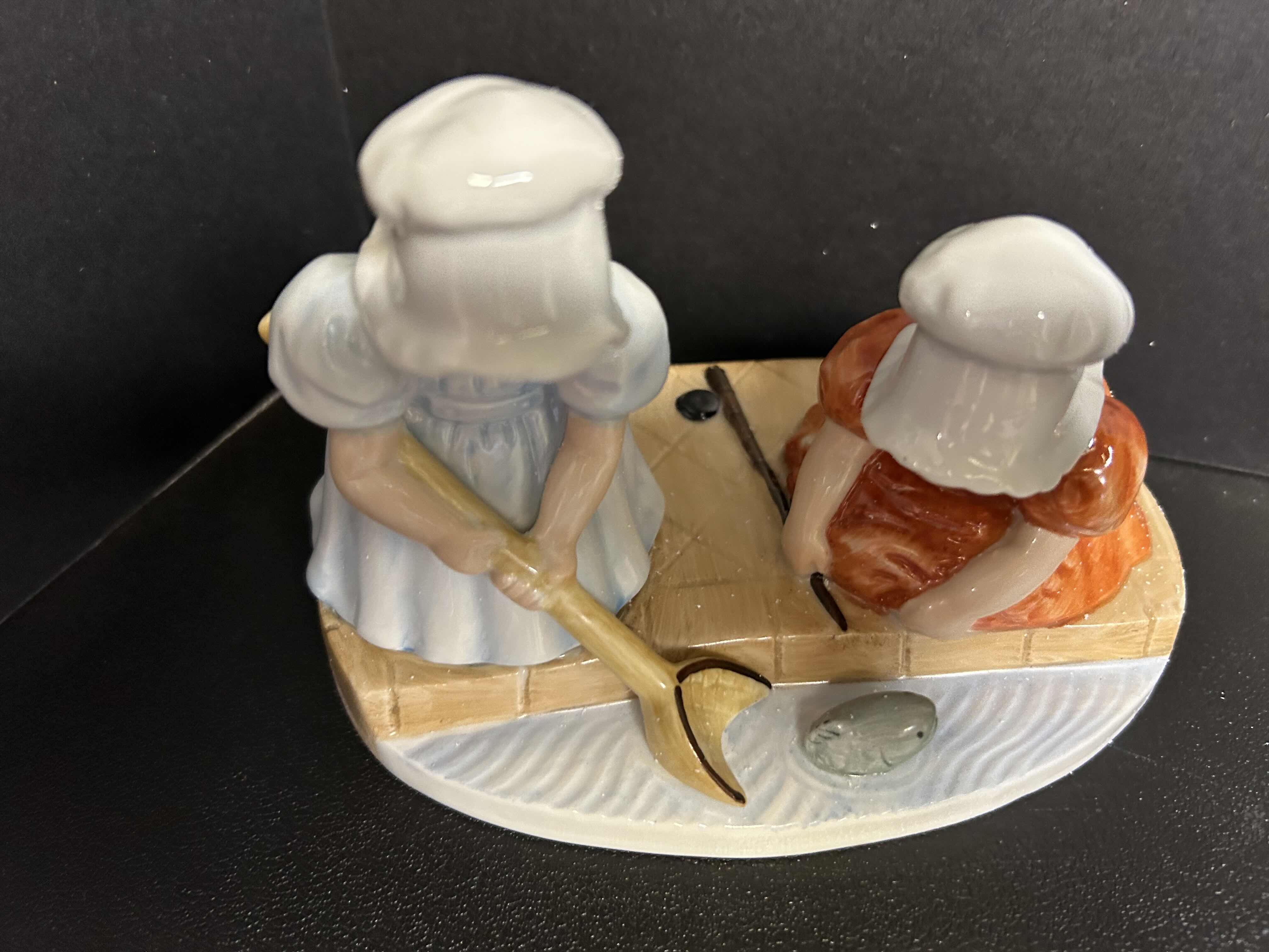 Photo 1 of HOME DECOR SUN BONNET BABIES "SUNDAY FISHING" STATUE. 3"

