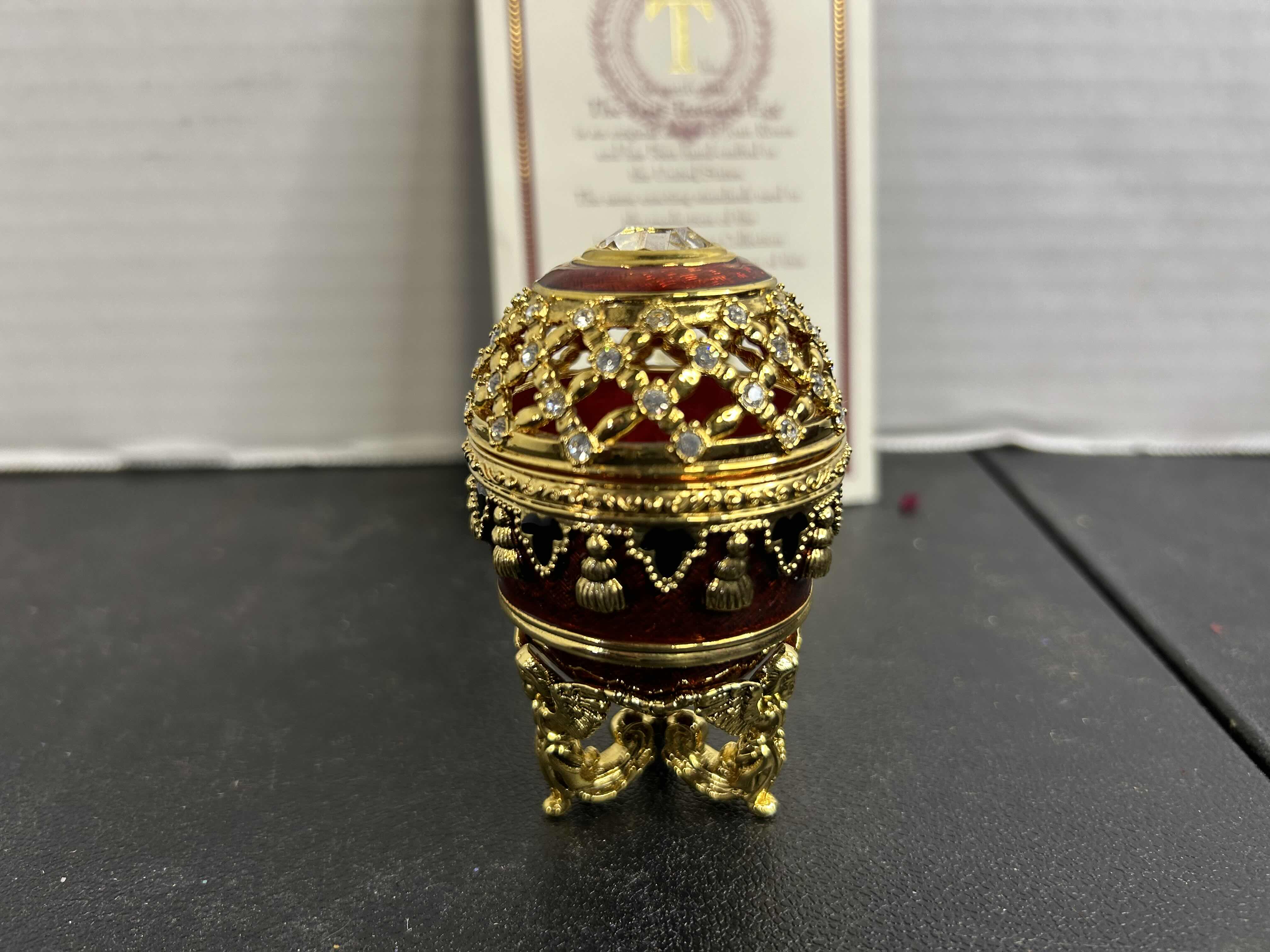 Photo 1 of NIB JOAN RIVERS COLLECTION FABERGE STYLE EGG. “THE LOST TREASURE EGG” CERTIFICATE OF AUTHENTICITY INCLUDED. HOME DECOR.

