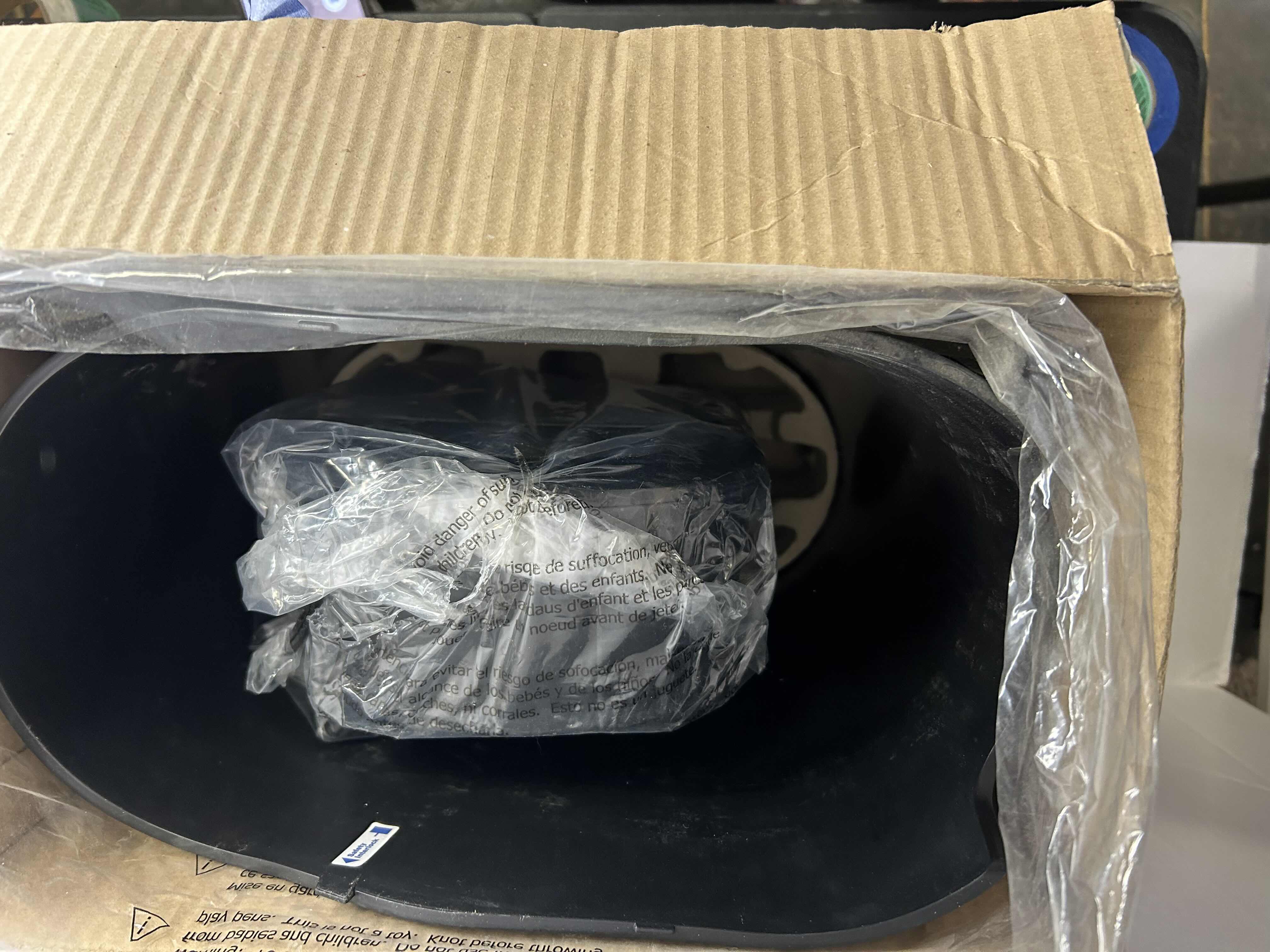 Photo 1 of NIB EMBASSY 8 SHEET MICROCUT PAPER SHREDDER 

