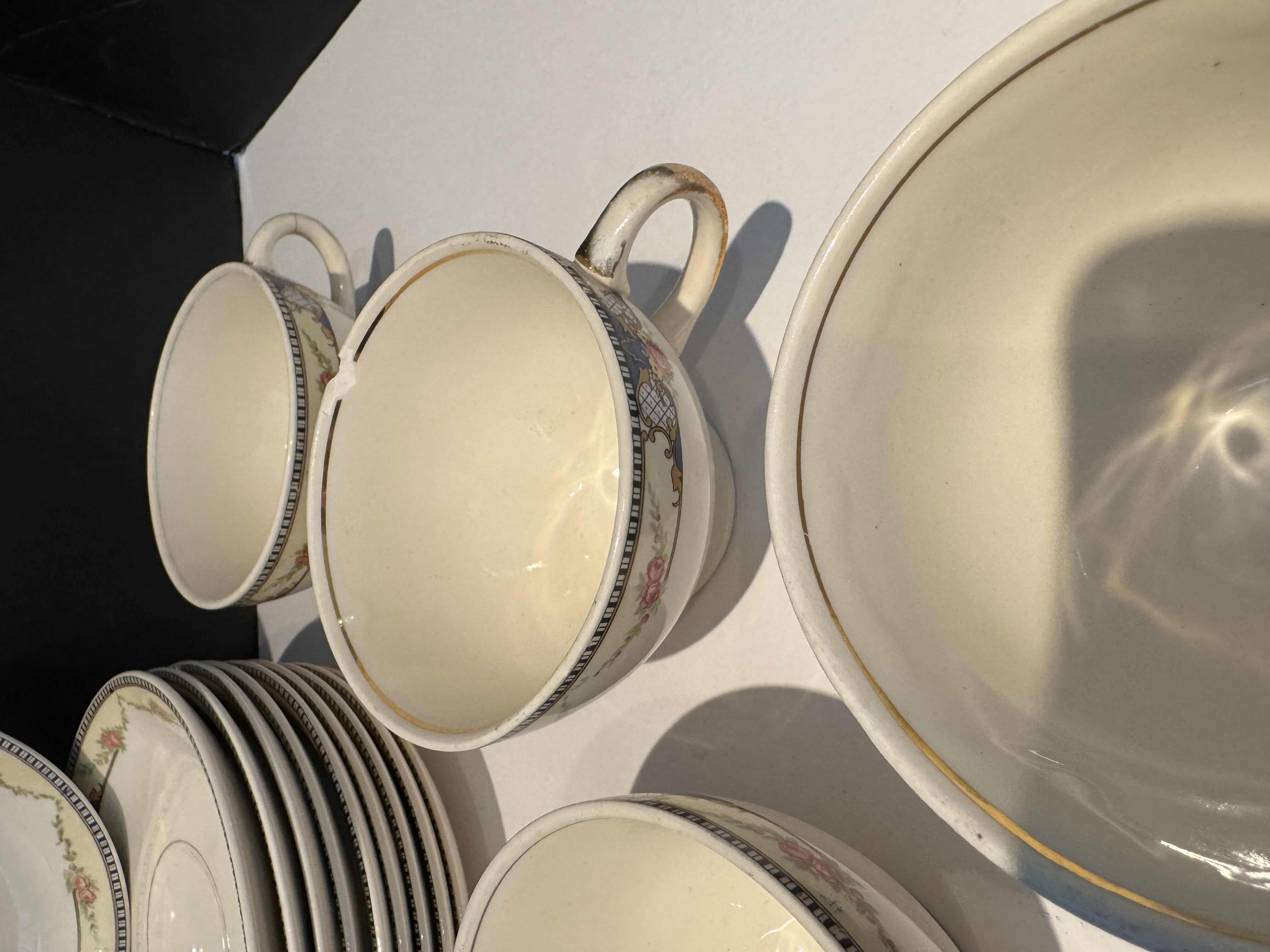 Photo 1 of 7- UNIVERSAL CAMBRIDGE TEA CUP AND SAUCER SETS WITH 3 ADDITIONAL SAUCERS