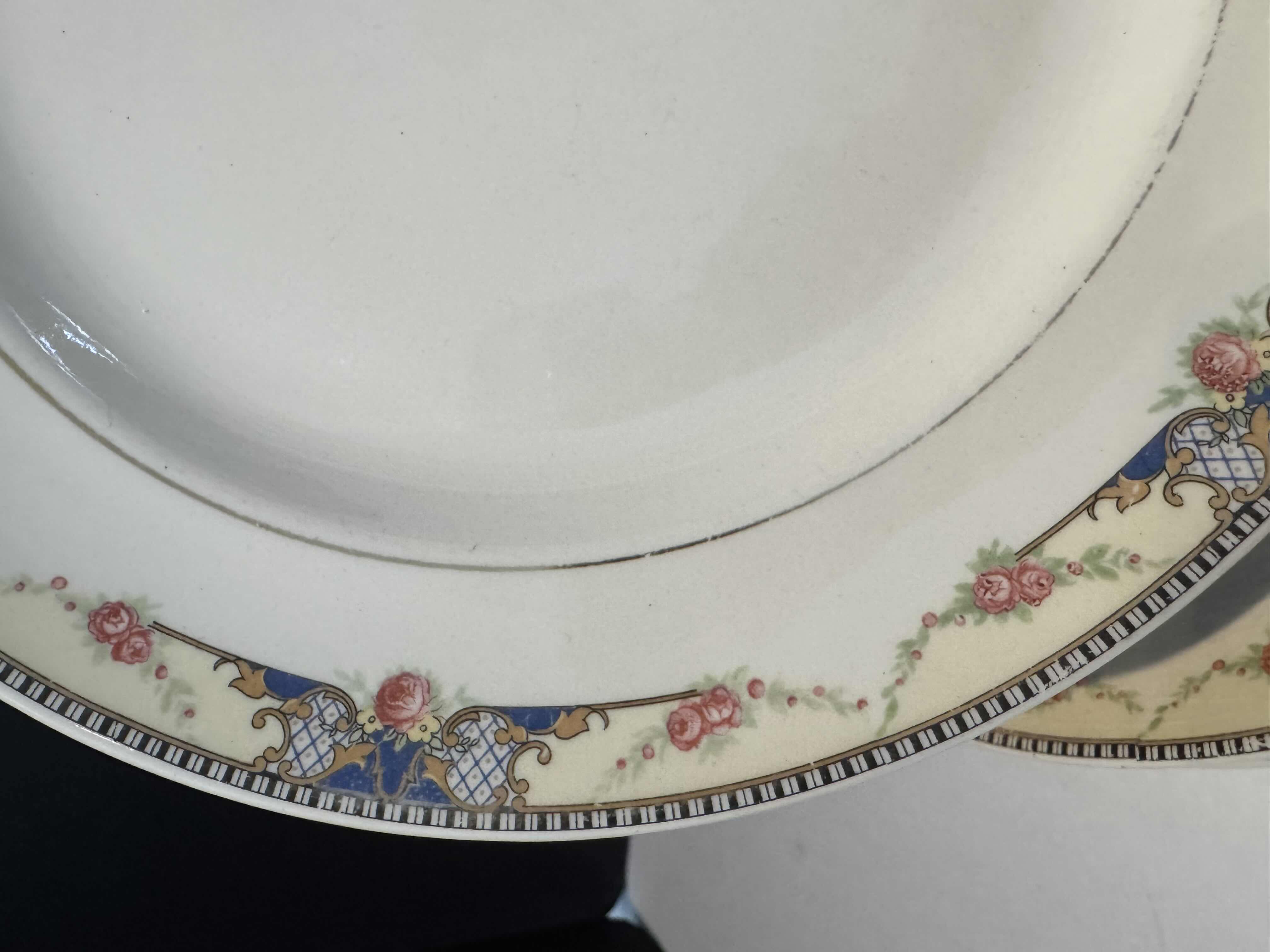 Photo 1 of 8-UNIVERSAL CAMBRIDGE 9” PLATES